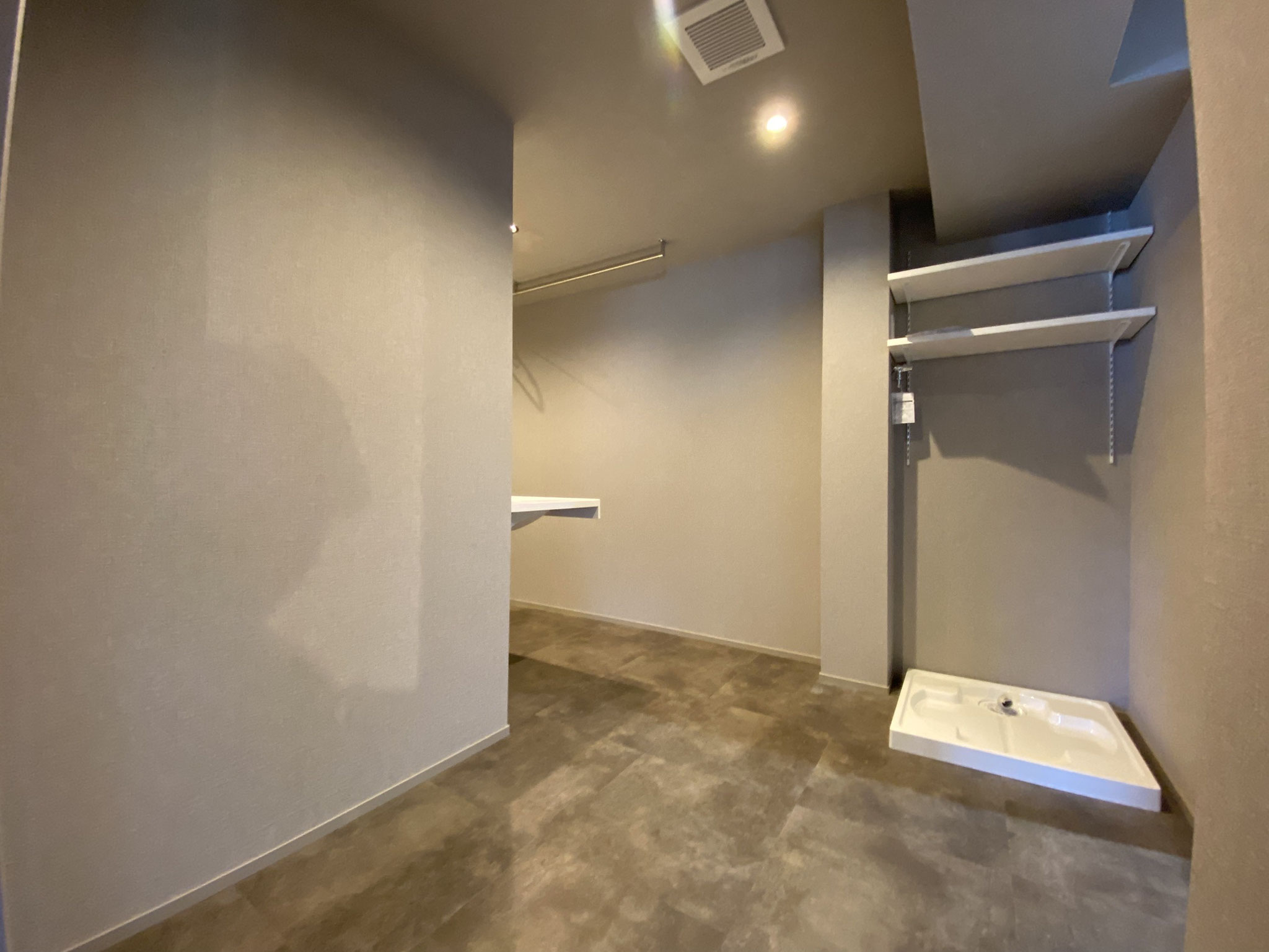 ★家事室★　天気を気にせず洗濯物が干せます