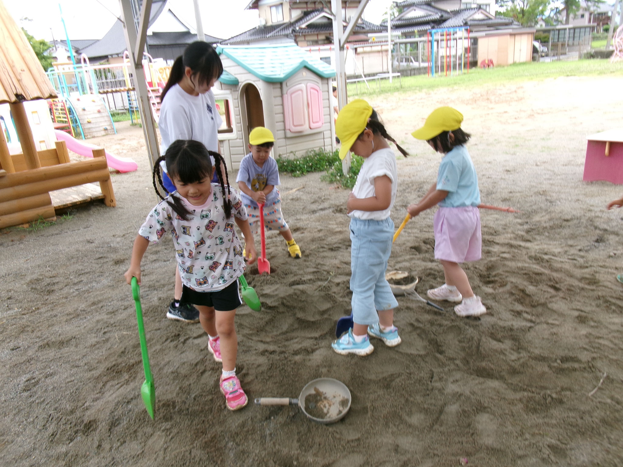 7月6日　たくさん遊んでもらって嬉しそうな子ども達です♡