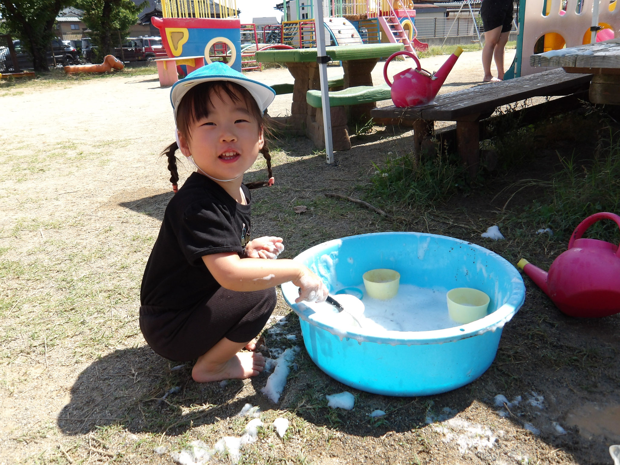 6月19日　せっけんの泡でアイスを作ってるよ。