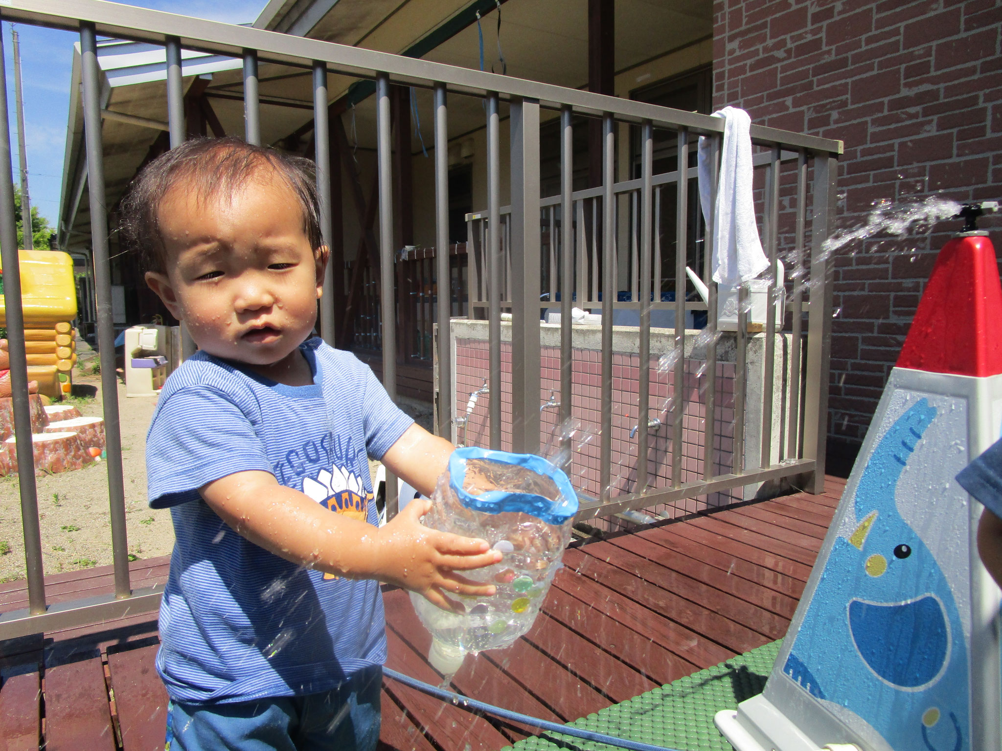 6月18日　水を汲みたいけど顔にかかっちゃうな・・・。・・・！