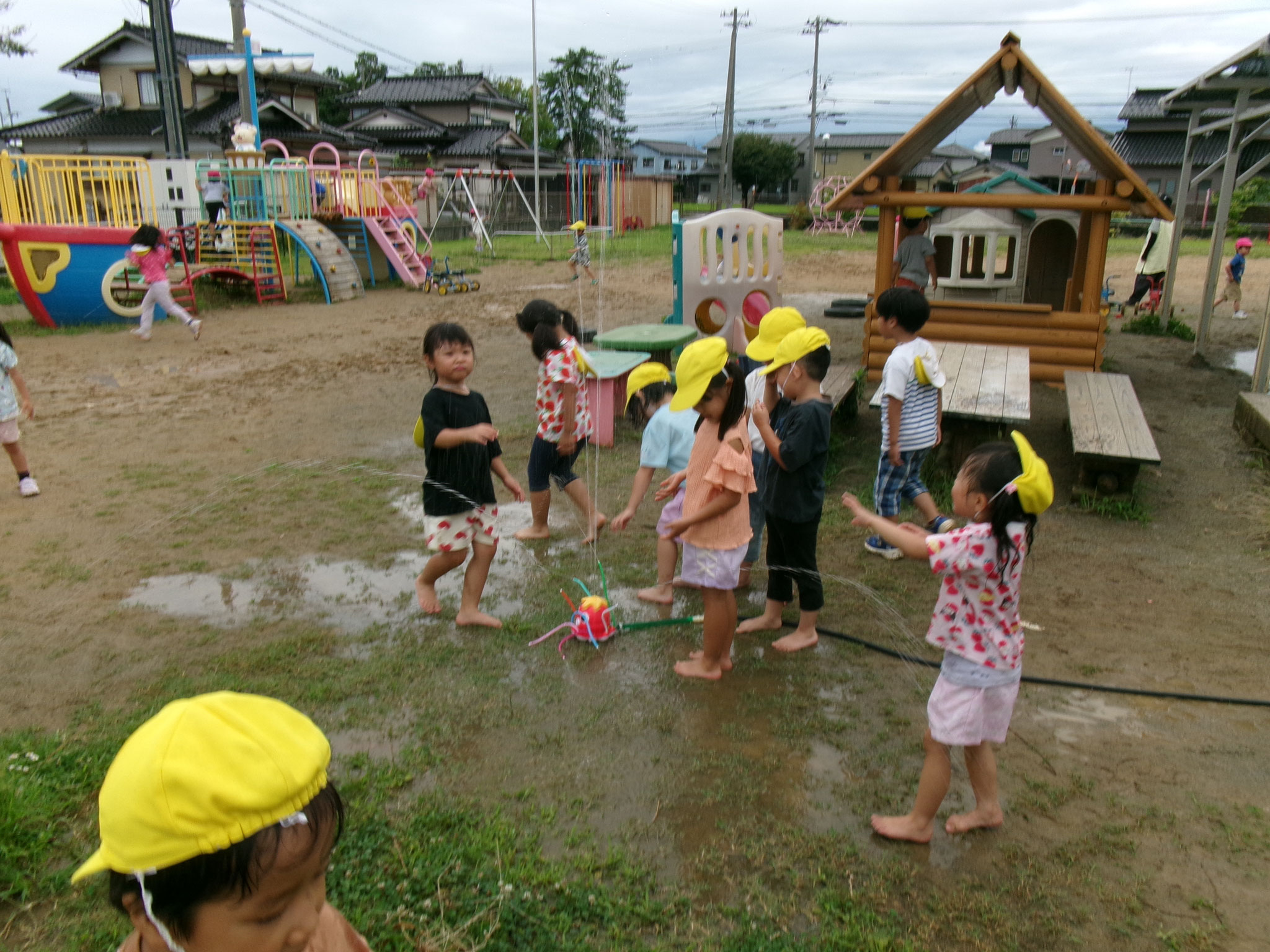 7月6日　水遊び用に新しいおもちゃが✨みんな興味津々です！