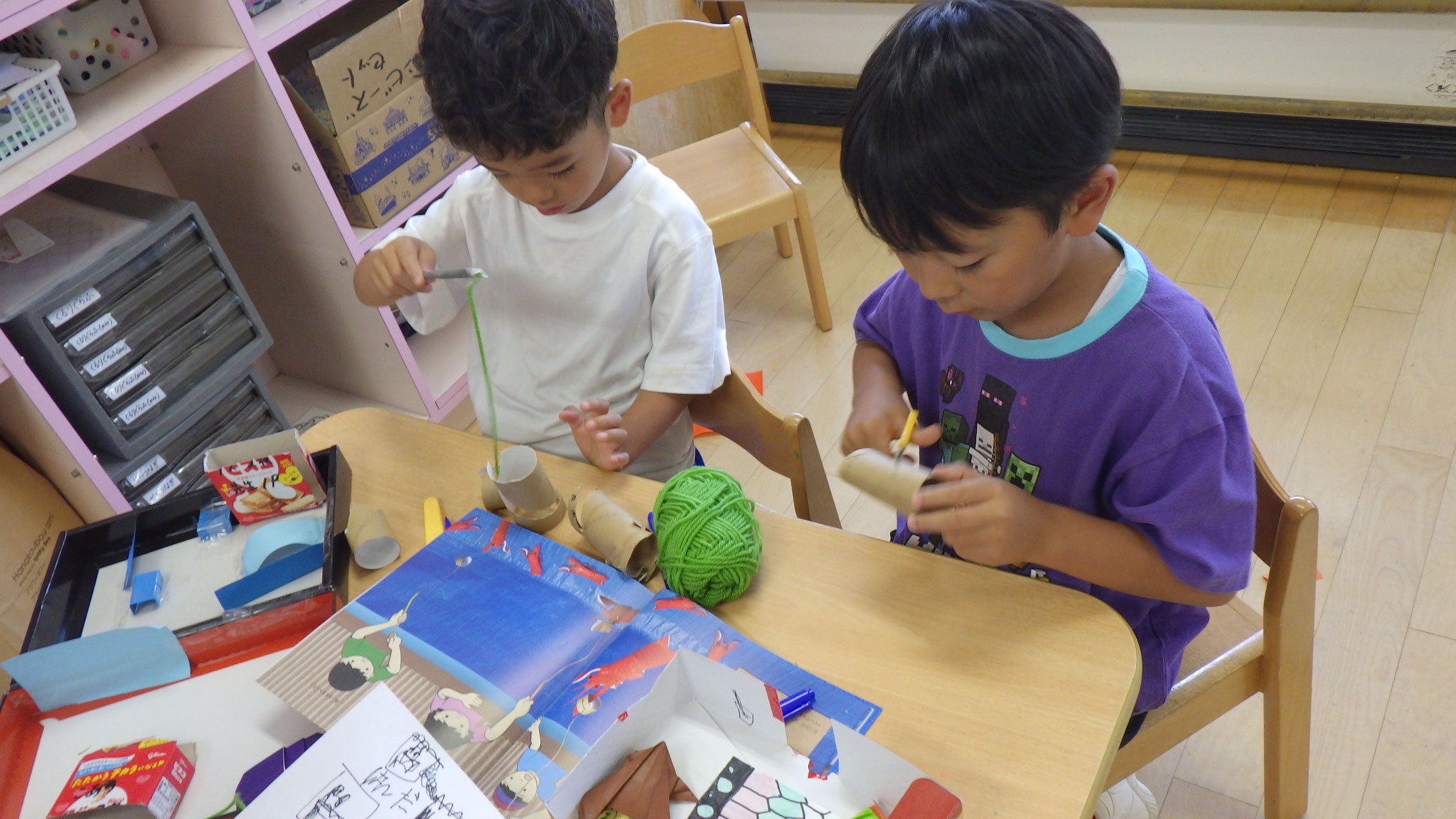 6月18日　廃材で釣り堀を作っているよ！