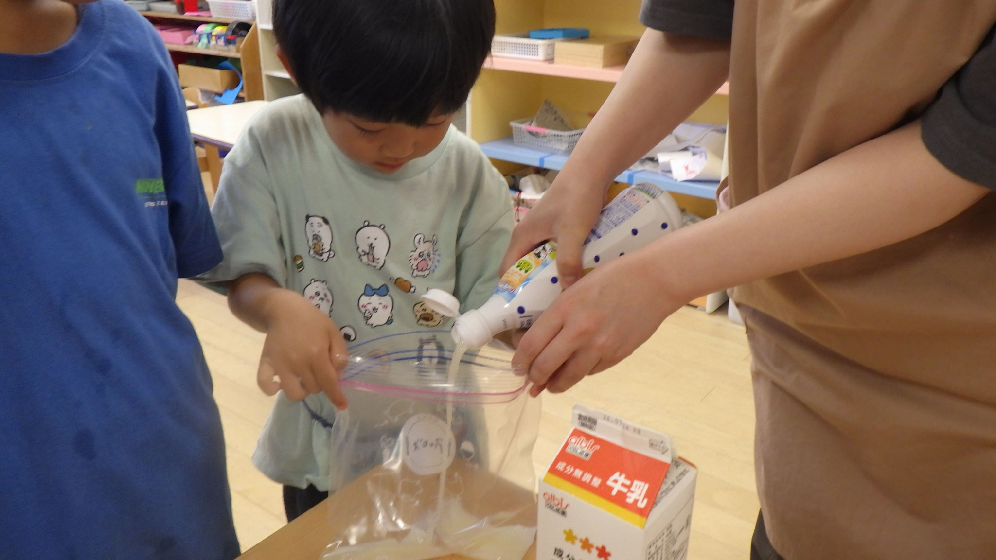 7月9日　今日は、牛乳とカルピスを使ってシャーベット作りに挑戦！！