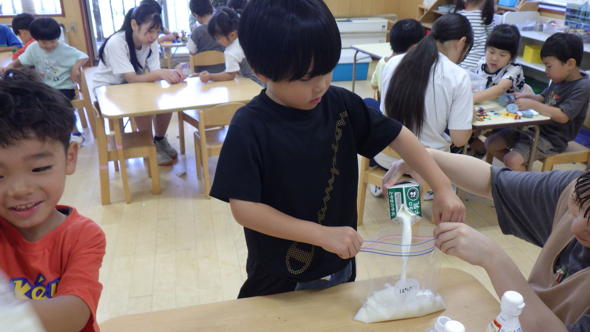 7月9日　今日は、牛乳とカルピスを使ってシャーベット作りに挑戦！！