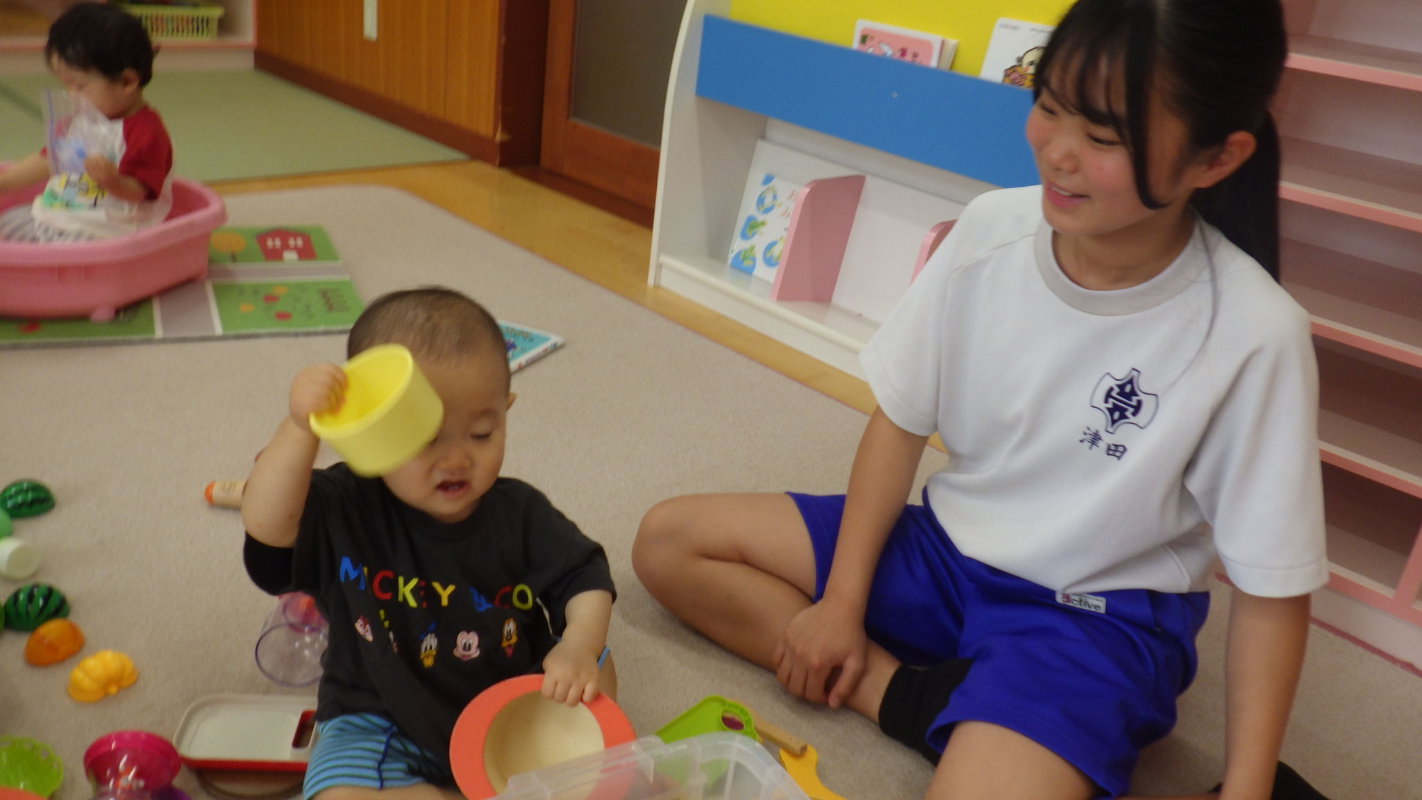 7月6日　中学のお姉ちゃんと一緒に遊んでいるよ。