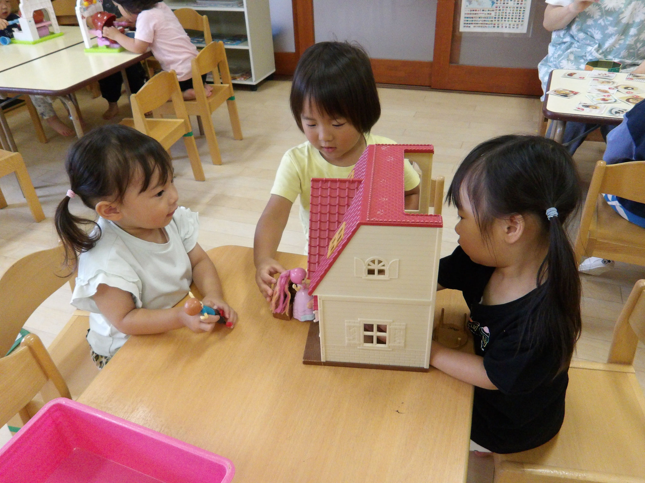 ６月１７日　ぱんだ組で遊びました。お人形遊びがお気に入り。
