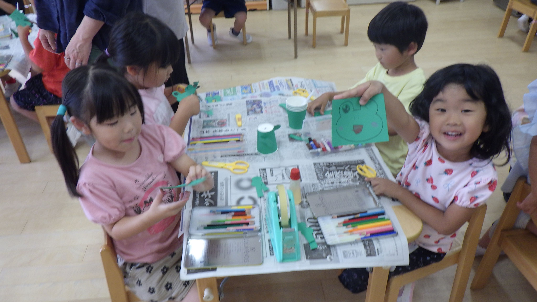 6月17日　実習生さんとゲコゲコガエル制作をしたよ🐸