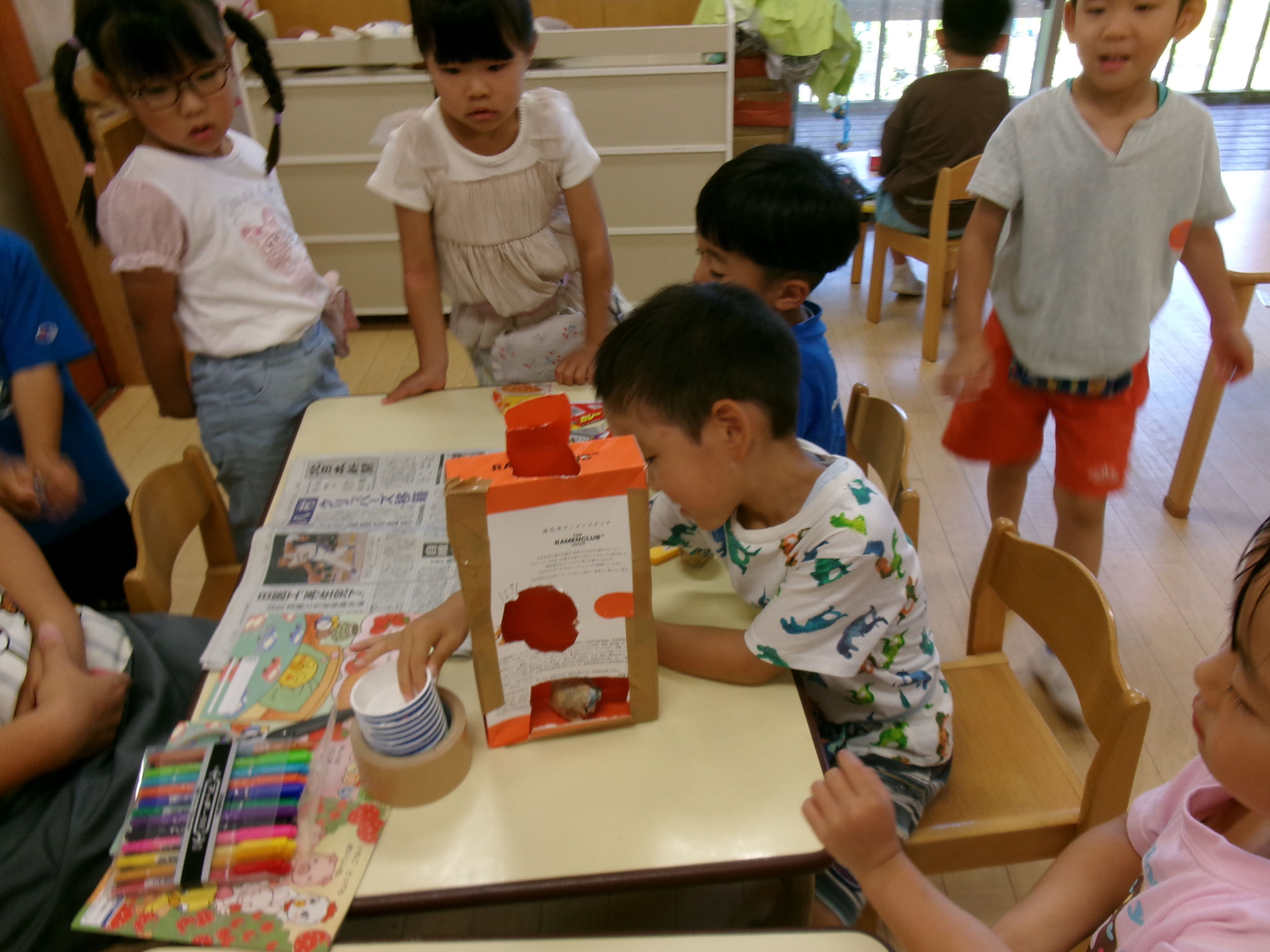7月9日　ゆらゆら揺れるくらげを制作しています♪完成をお楽しみに！