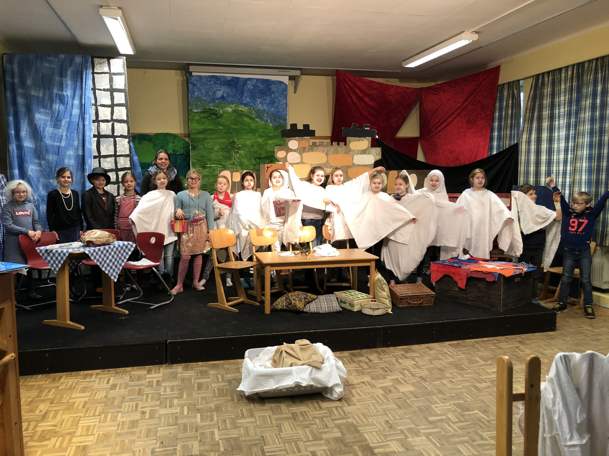 Theaterstück "Weihnachten auf Schloss Goldberg" Rückertschule Osnabrück