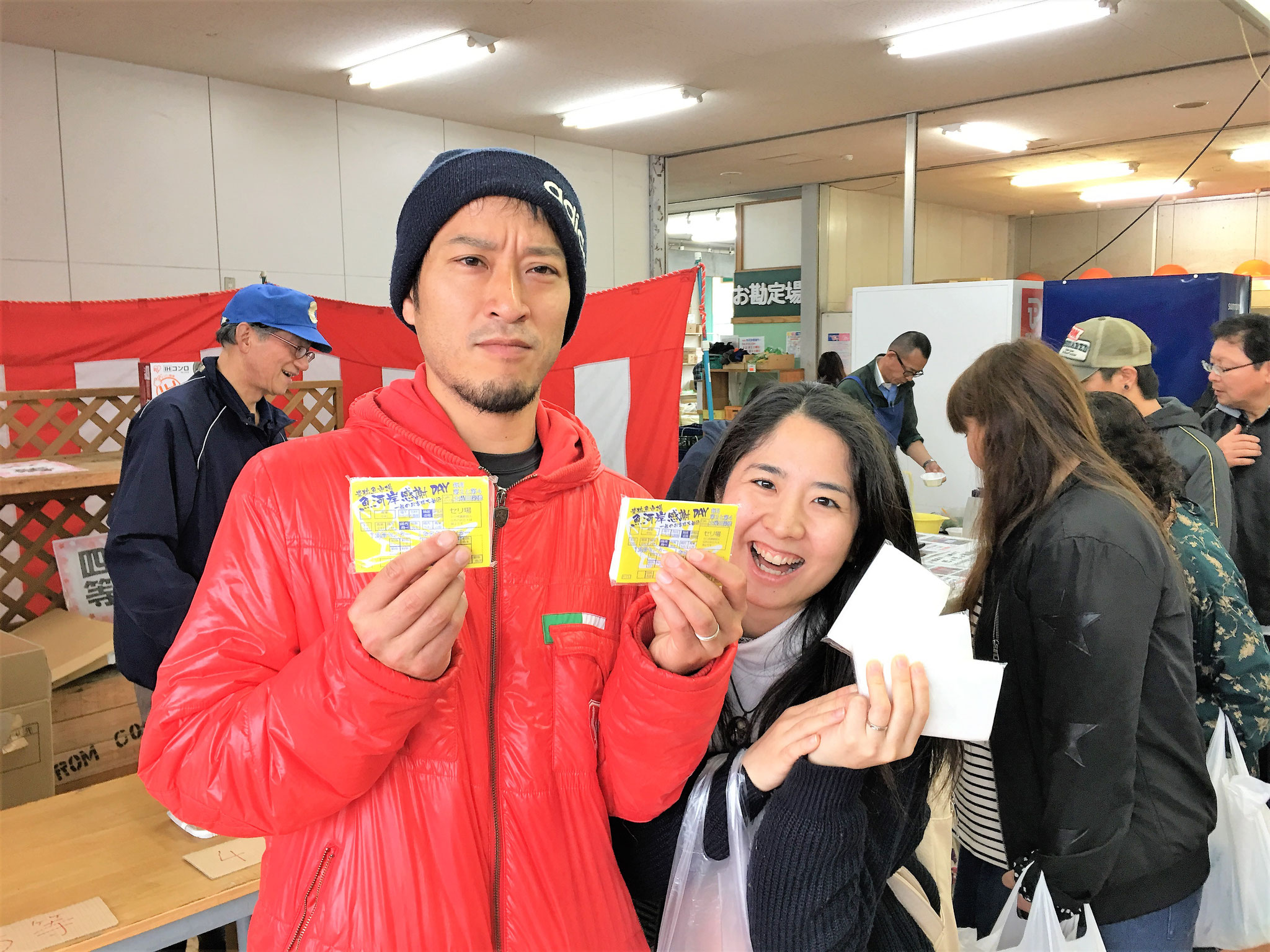 H29/4/8抽選会にてティッシュを５個もゲットした村松様ご夫婦！