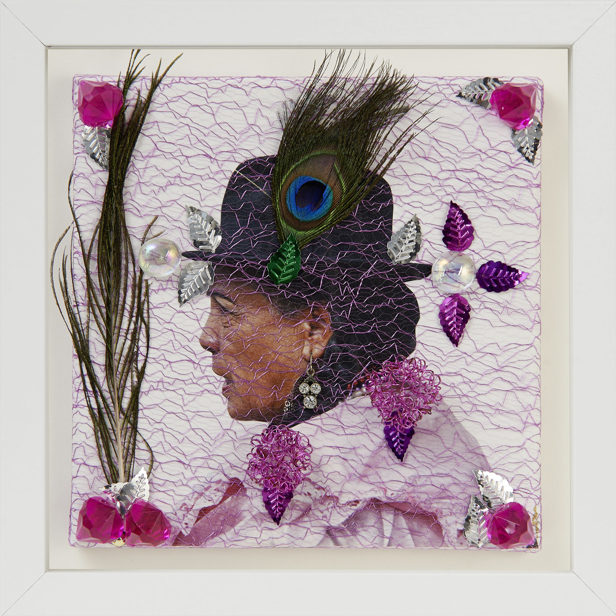 Integrity with Peacock Feathers (25 x 25 x 4,5 cm)