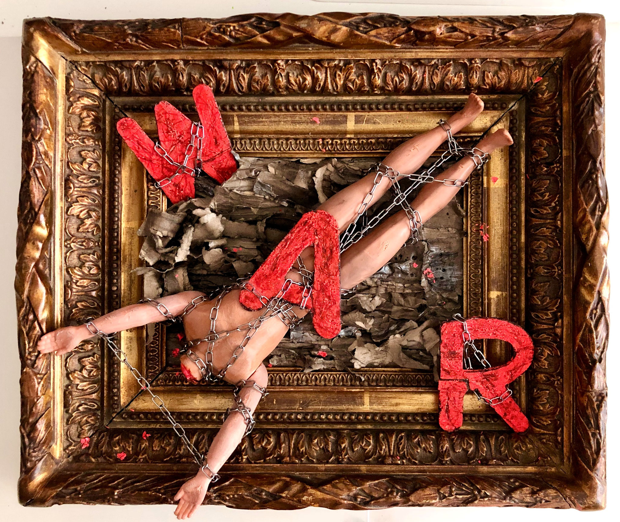 WAR (40x33x7 cm)