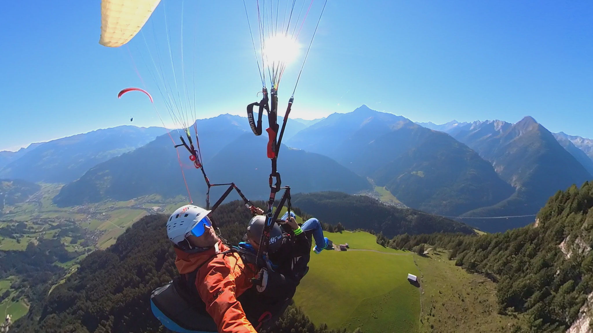 Momentaufnahme Paragleiter im Zillertal