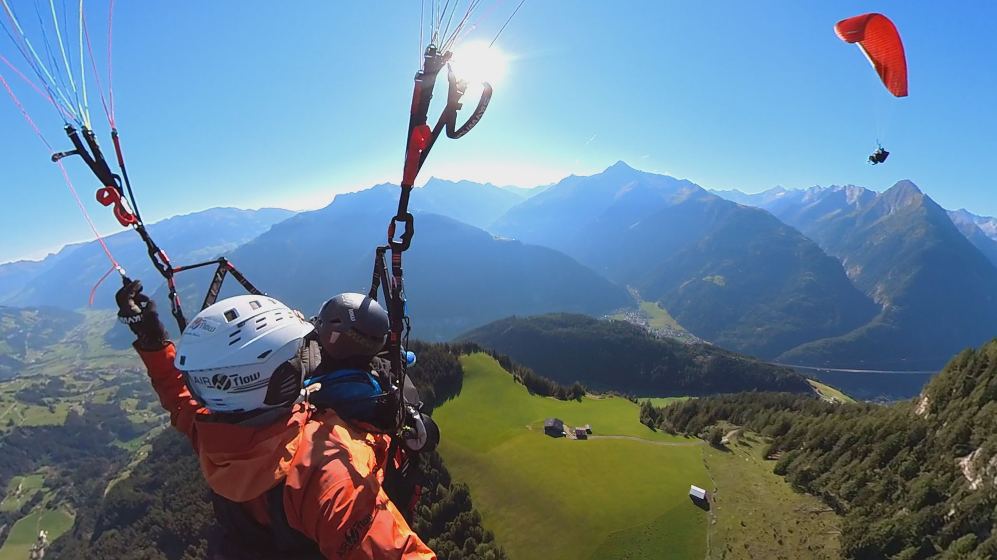 Paragliding in den sonnigen Zillertaler Alpen 