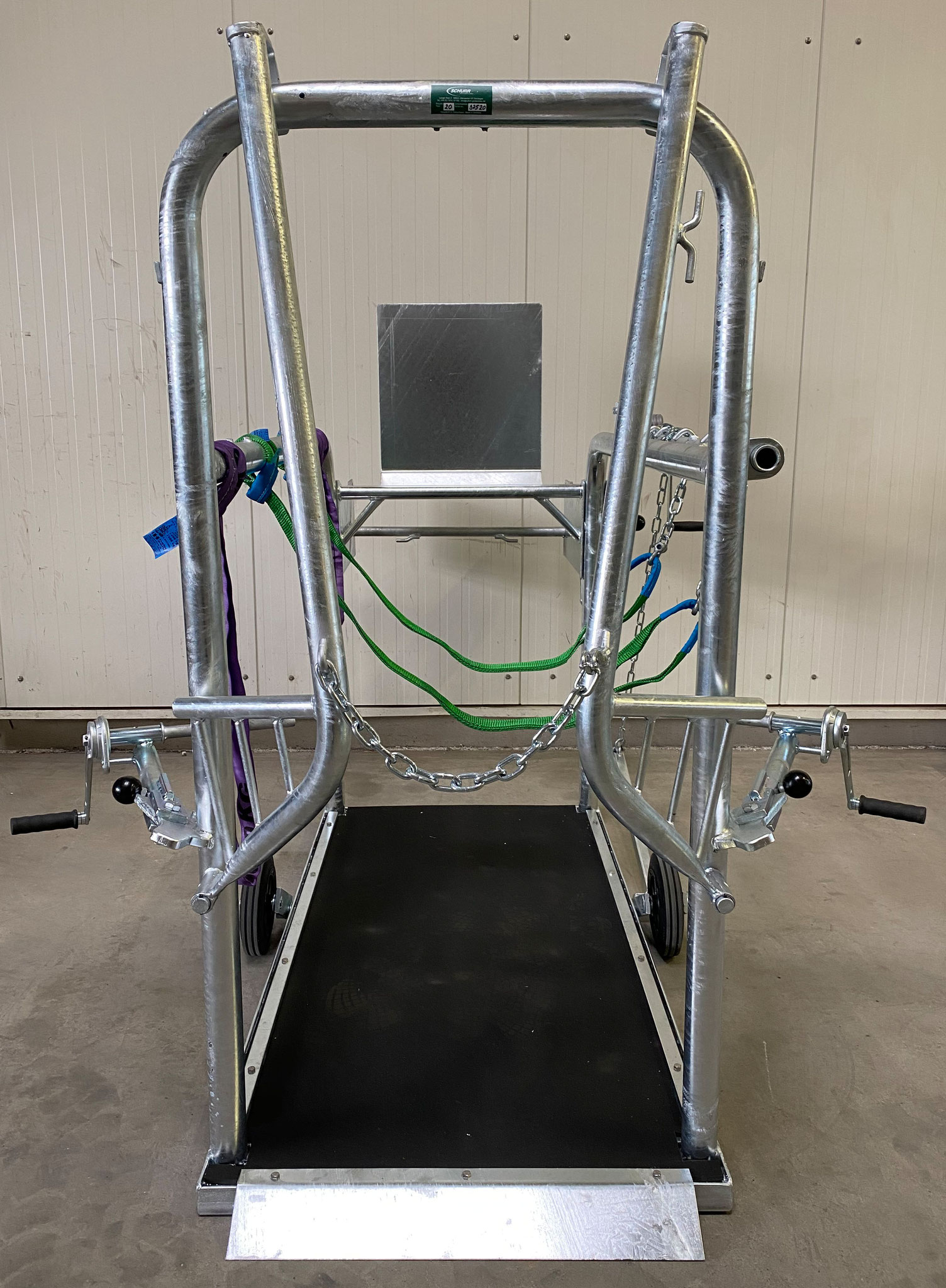 Öffnungsvorgang der Halsrahmenbügel