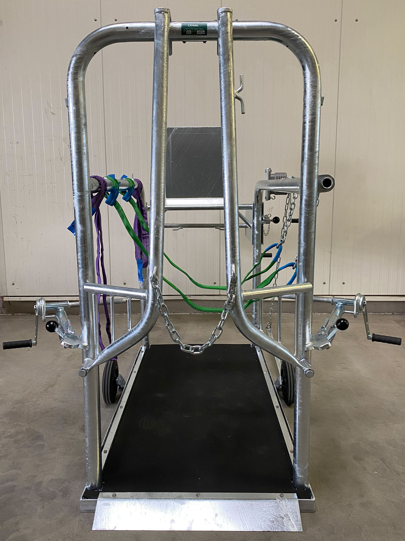 Öffnungsvorgang der Halsrahmenbügel