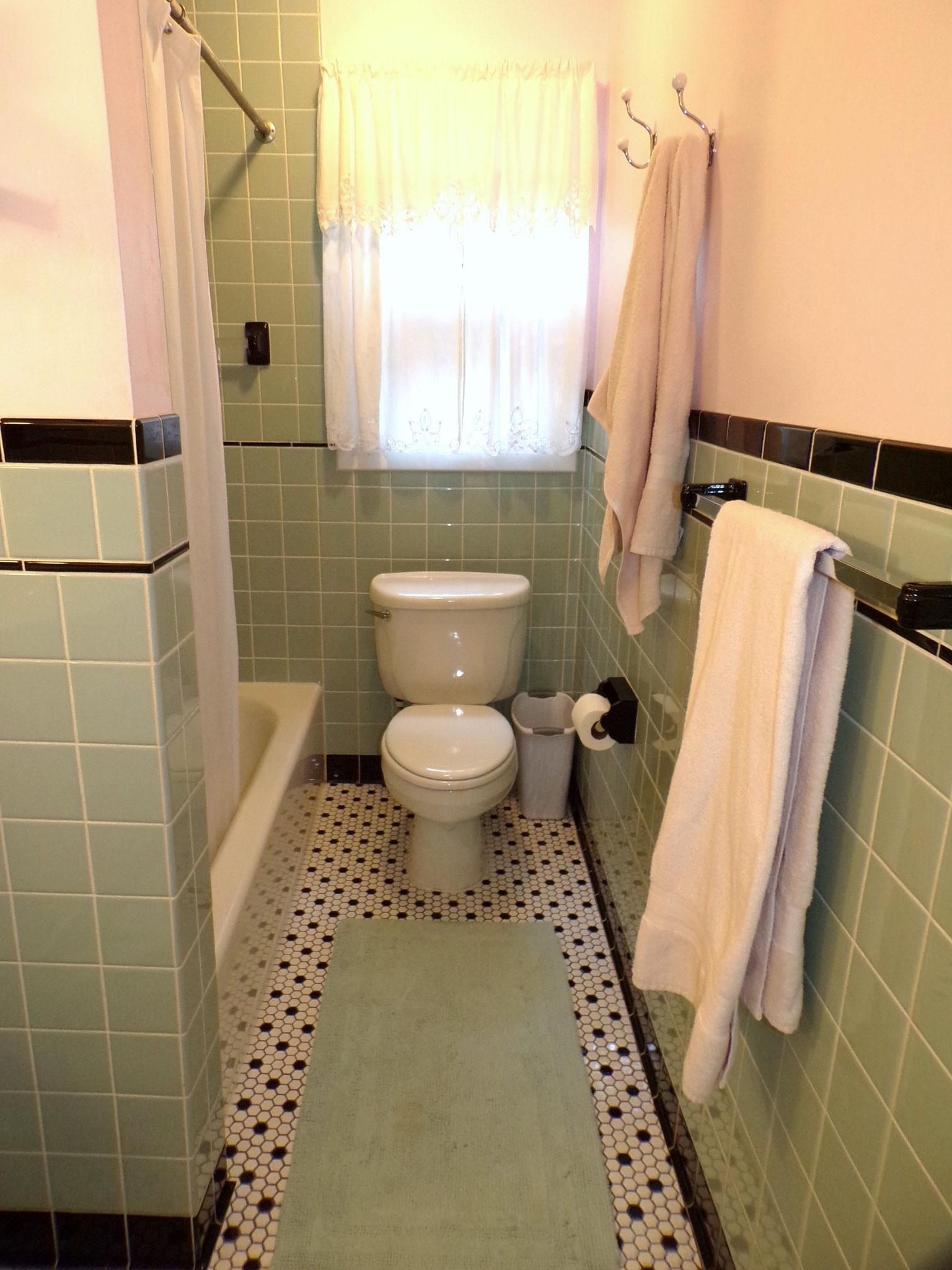 Retro Blue Bathroom - 1663936952