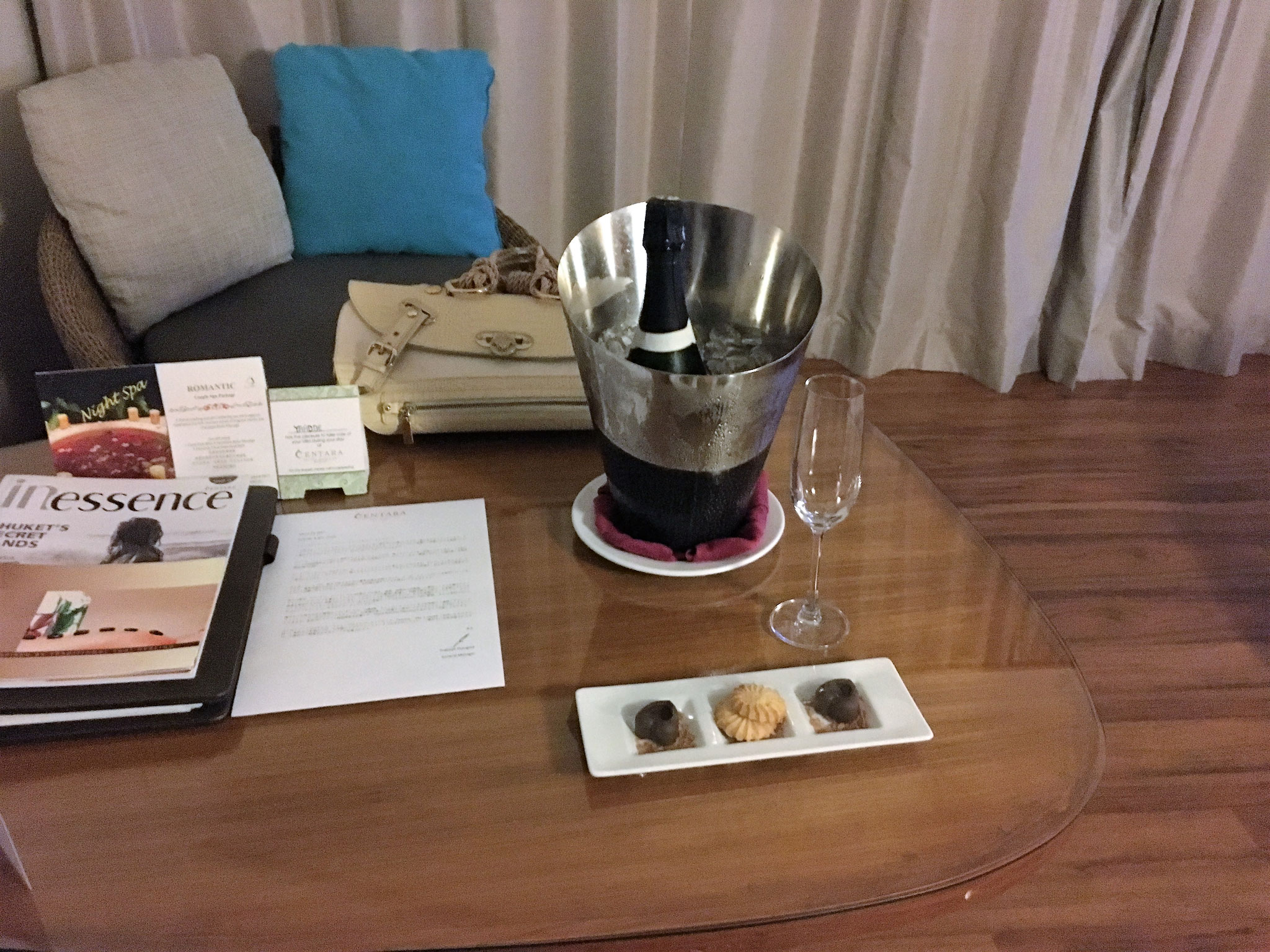 部屋に入るとウェルカムドリンクのサービス
