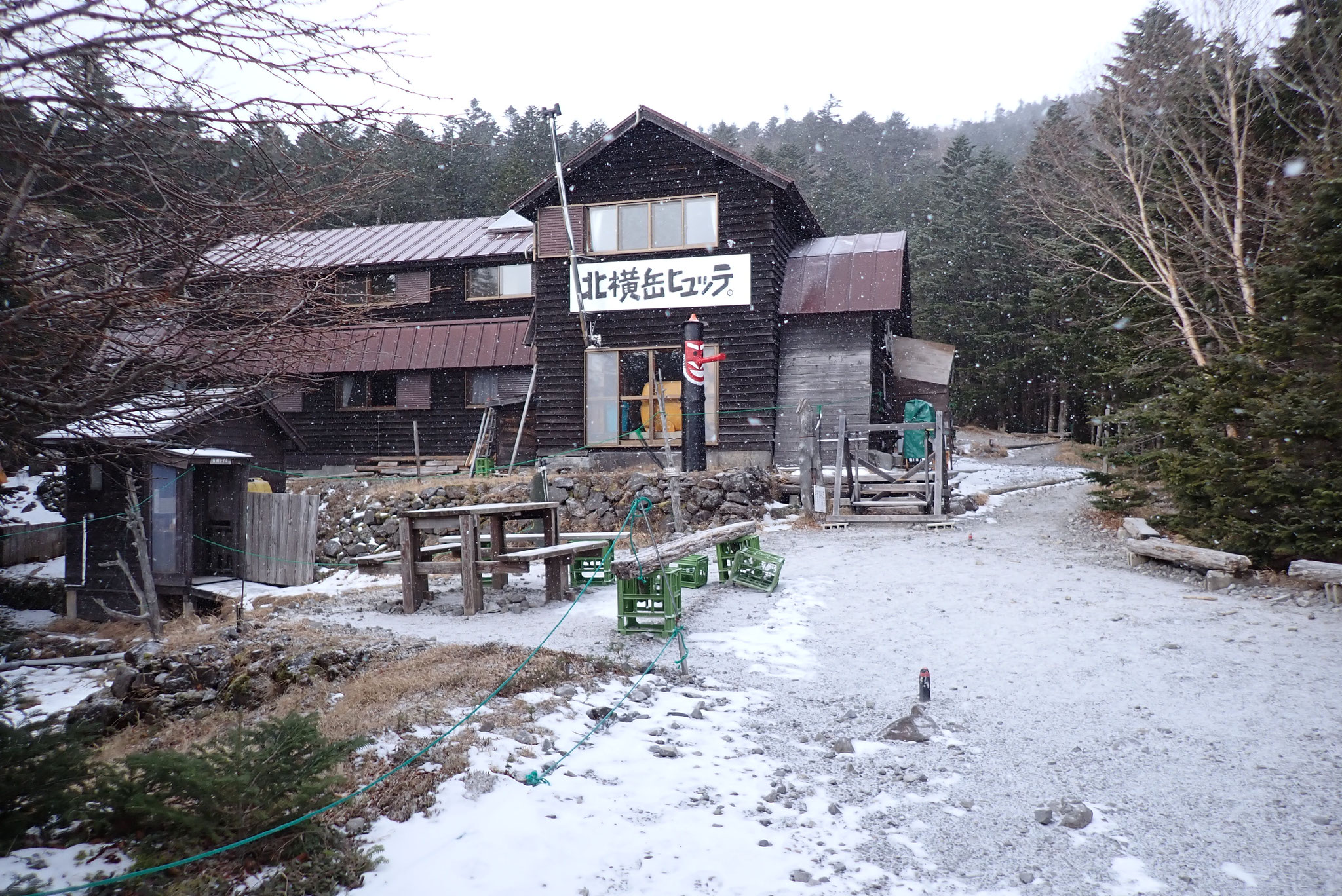 北横岳ヒュッテ前