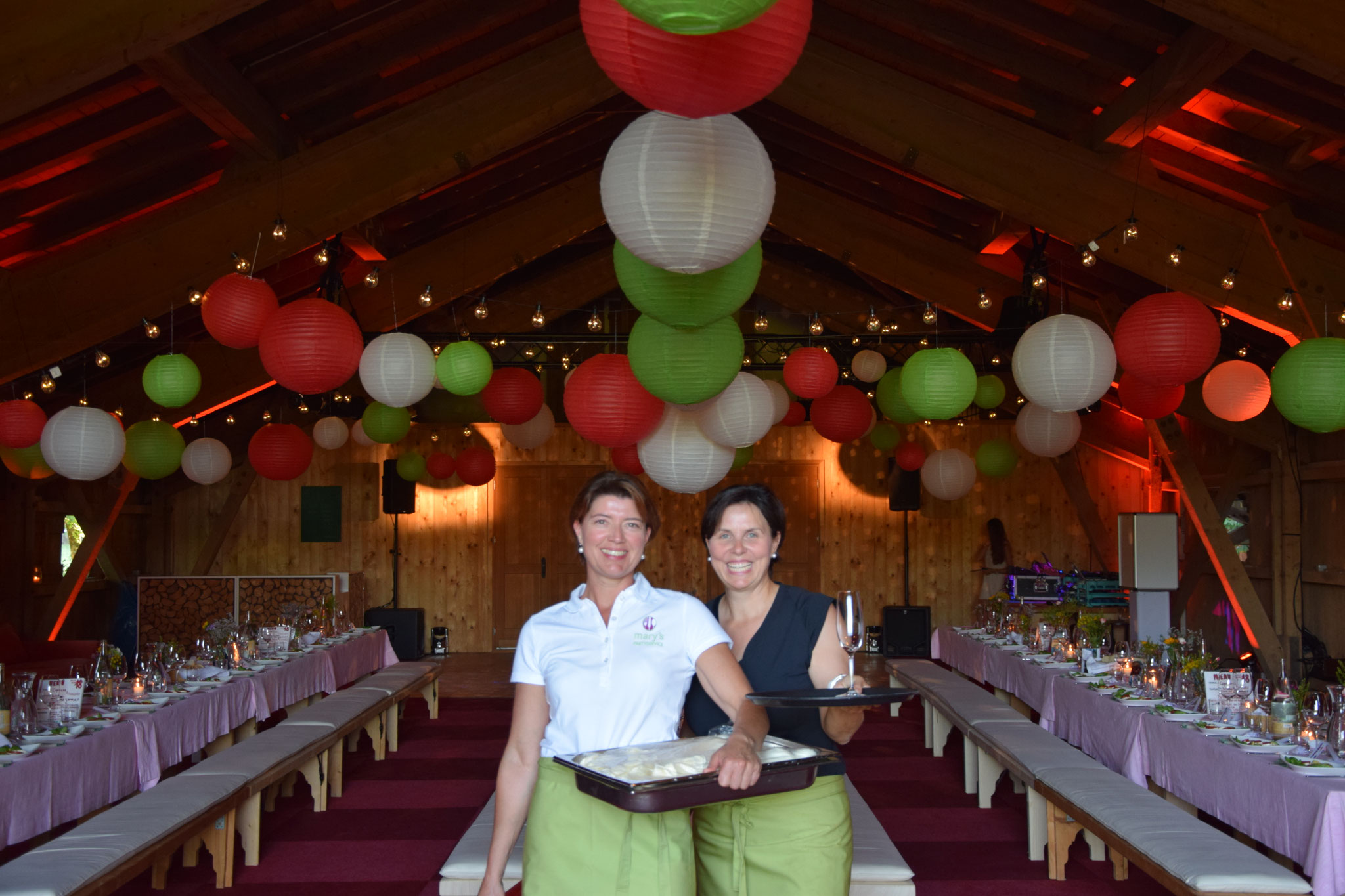 Familienfest in umfunktionierter Scheune