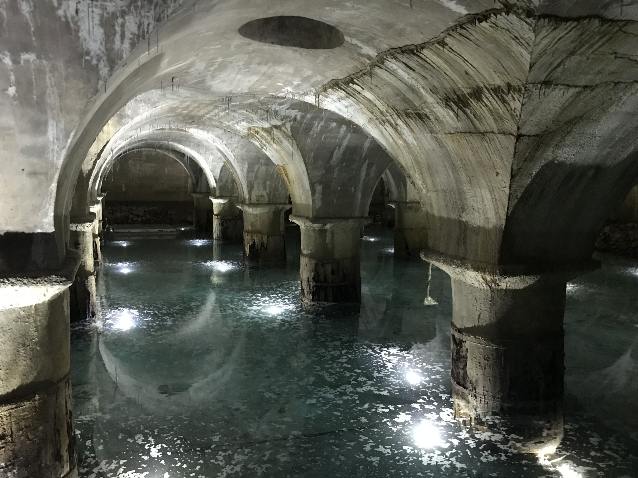 Bassins filtrants et usine des eaux de Saint Clair (Photo L. Stevens)