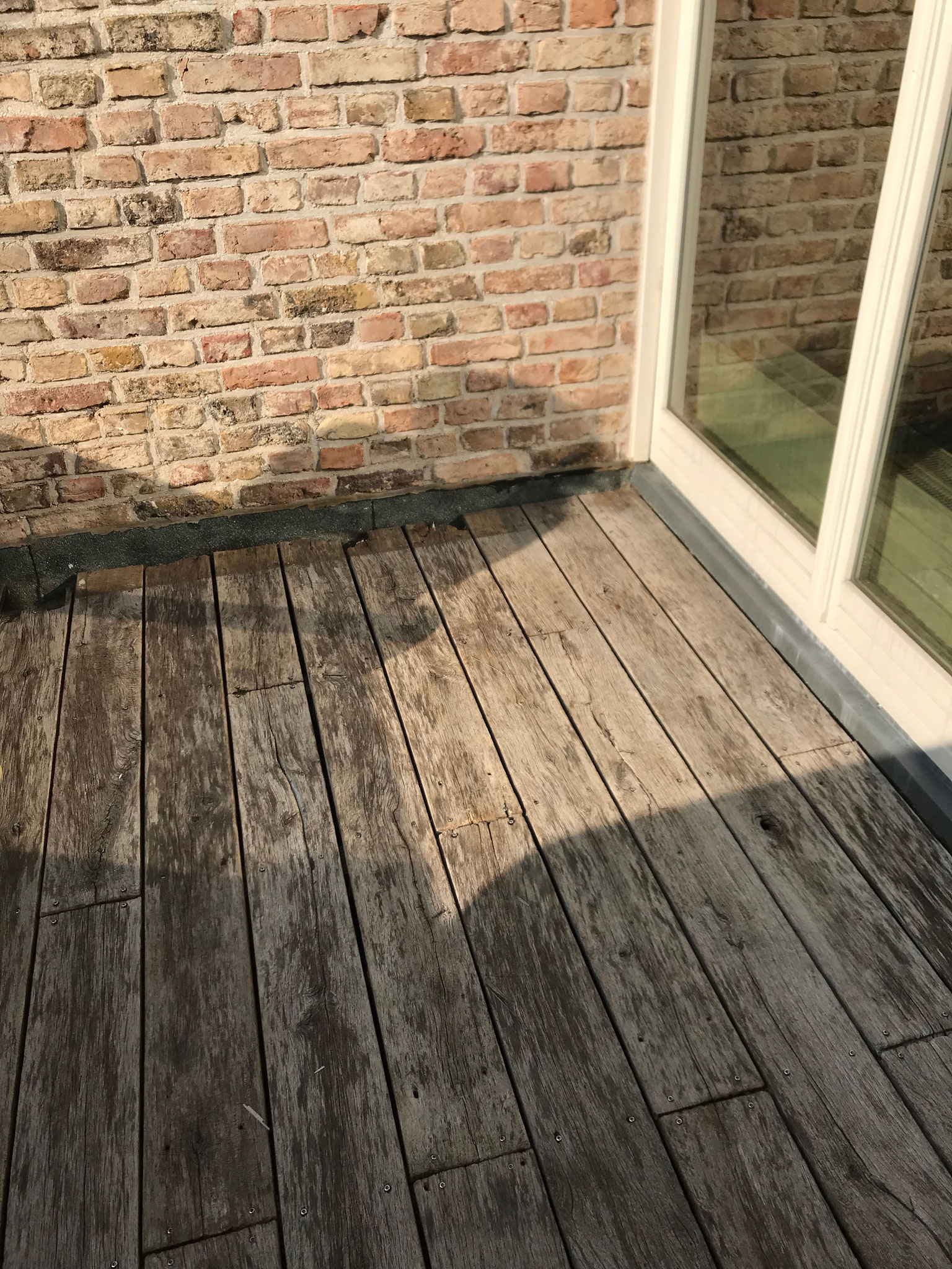 Alter Holzbelag Balkon 