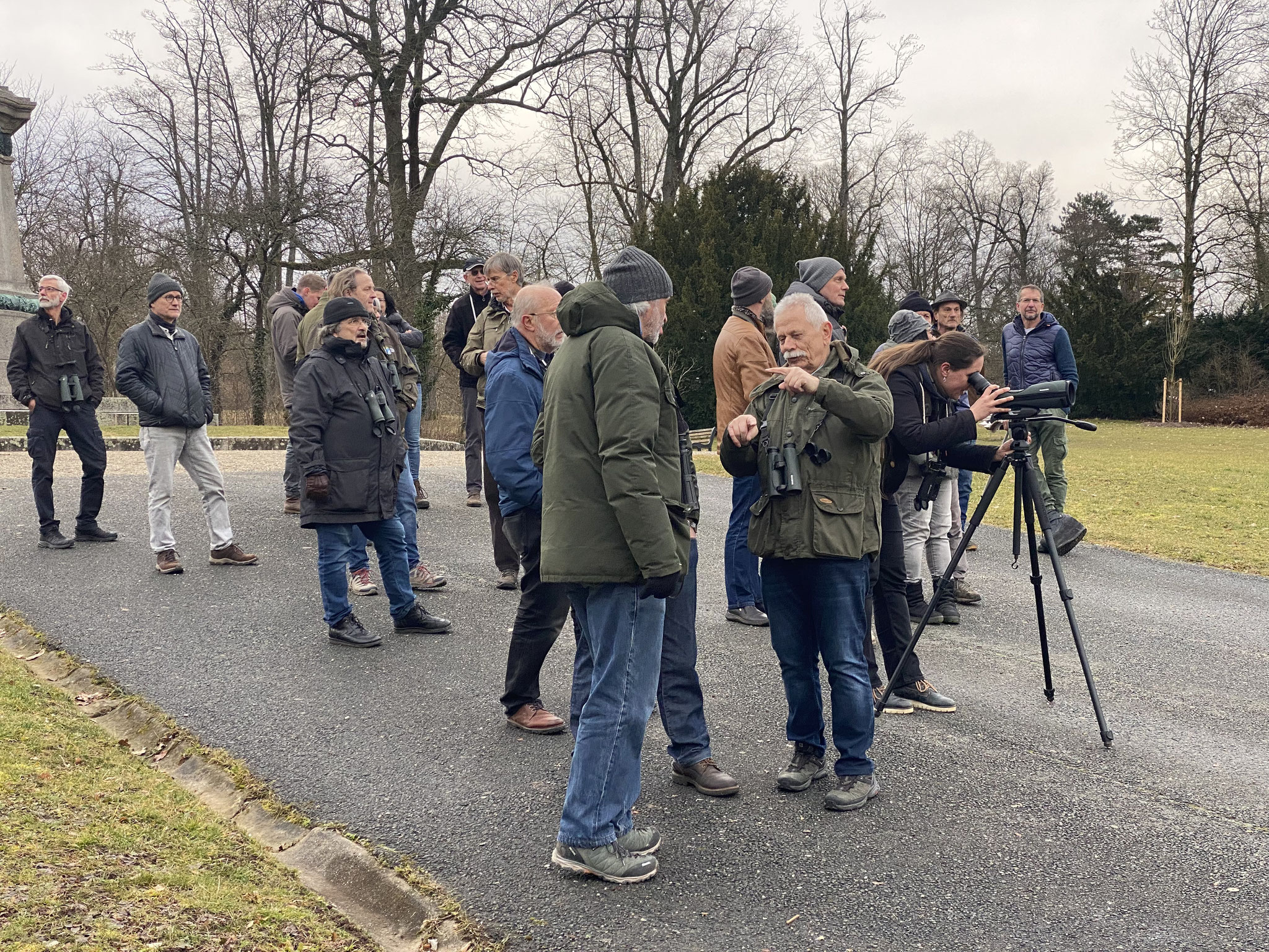 Mit der Exkursion durch den Hofgarten am Nachmittag startete der 17. fränkische Eulenstammtisch. (Foto: Anne Schneider)