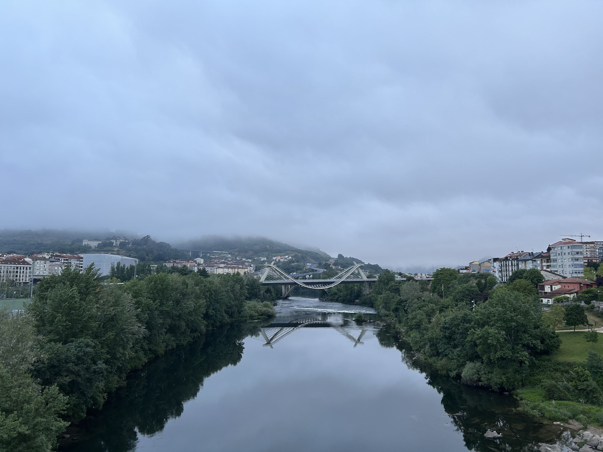 Verrückte Brücke über den Rio Miño