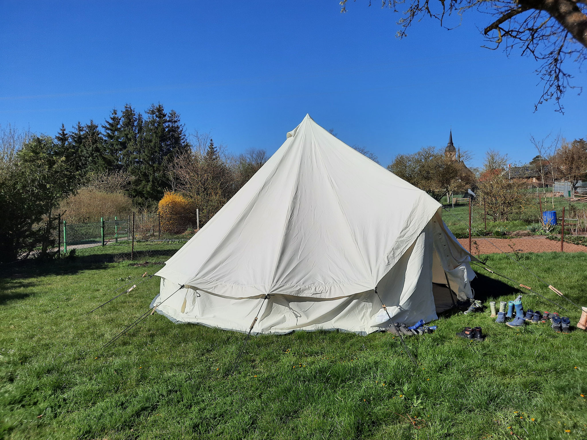 Unser Rundzelt im Schrebergarten