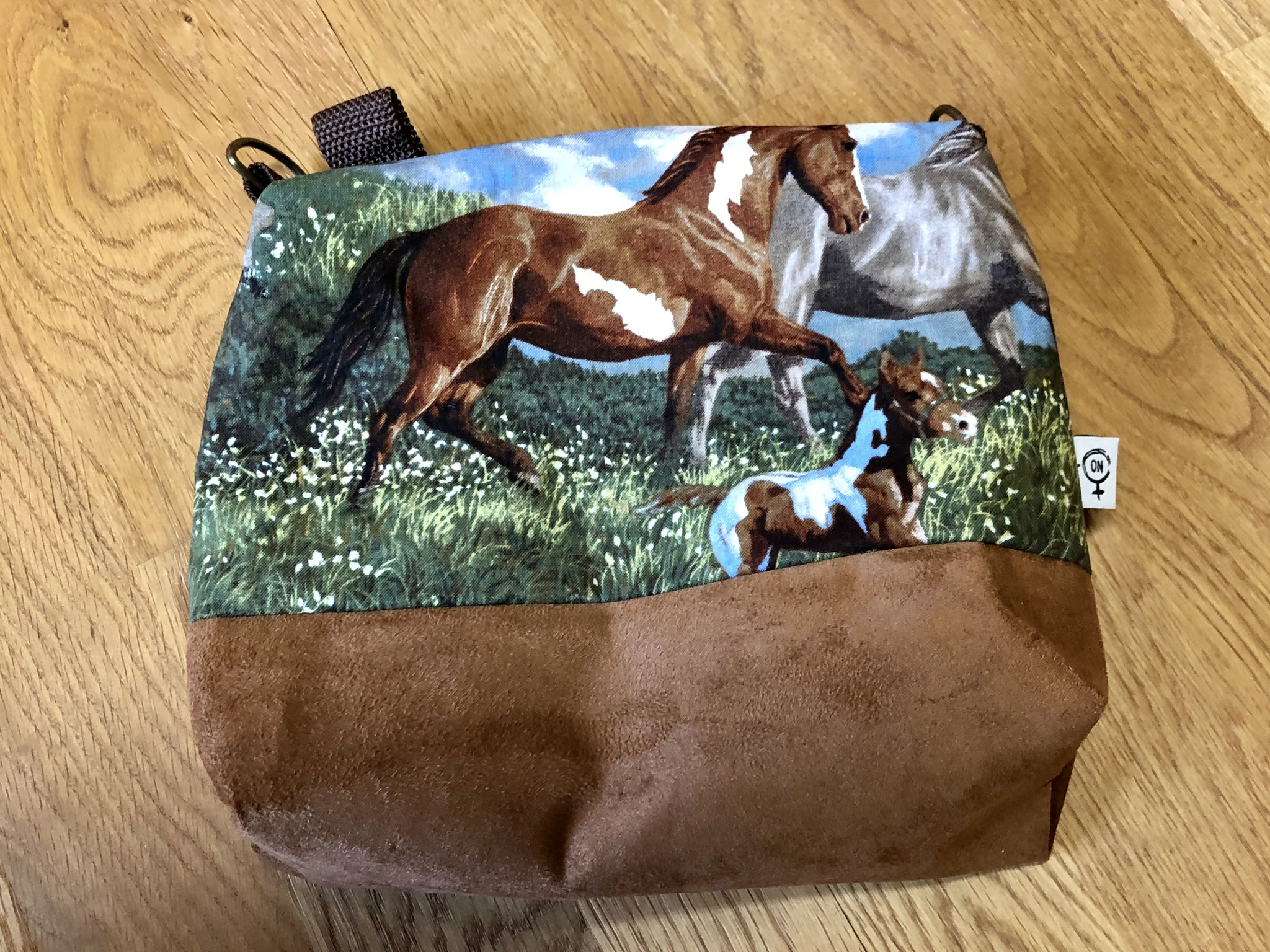 Pferde mit Kunstleder CHF 35.00