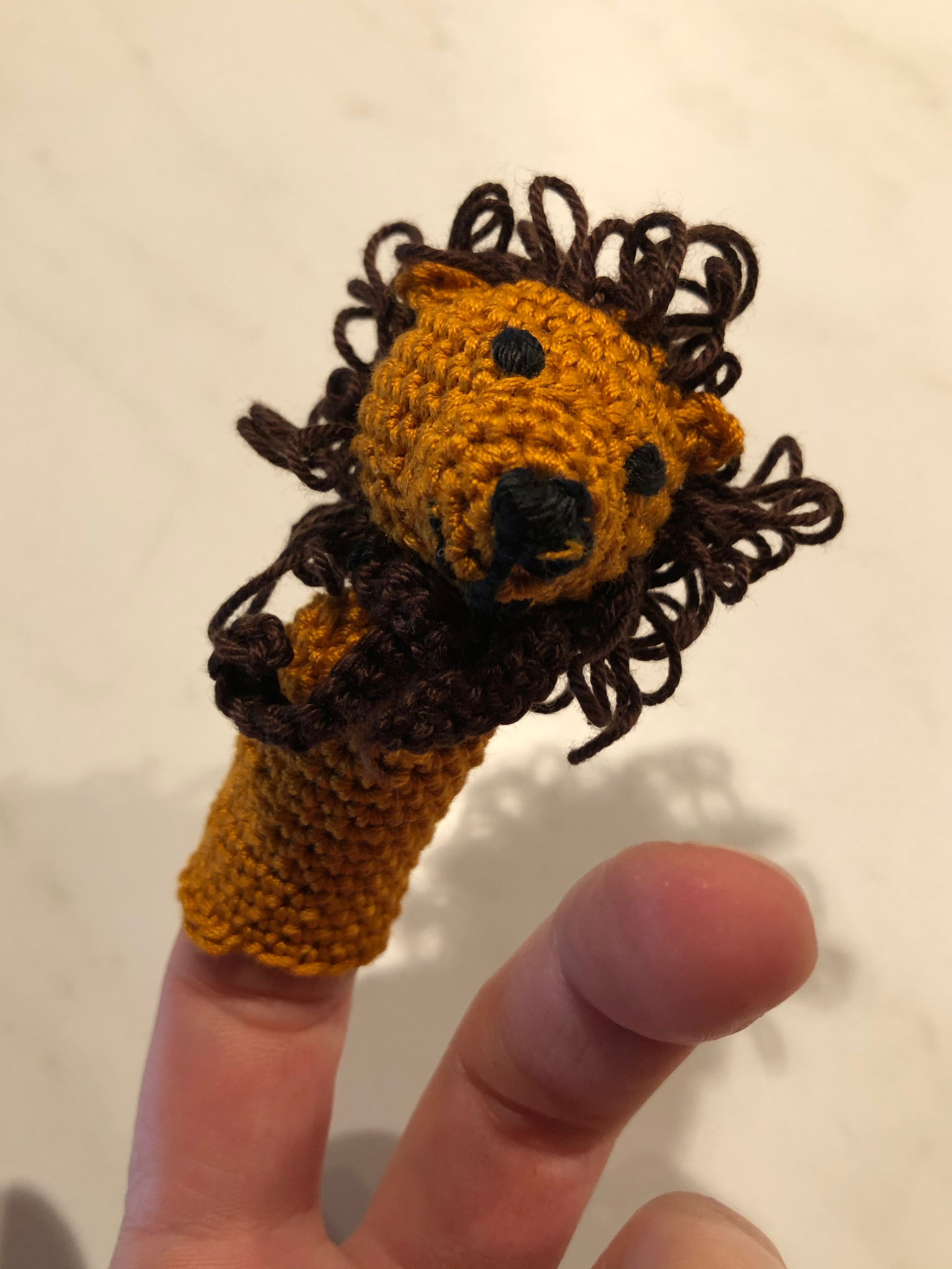 Löwe als Fingerpuppe zu Krabbeldecke