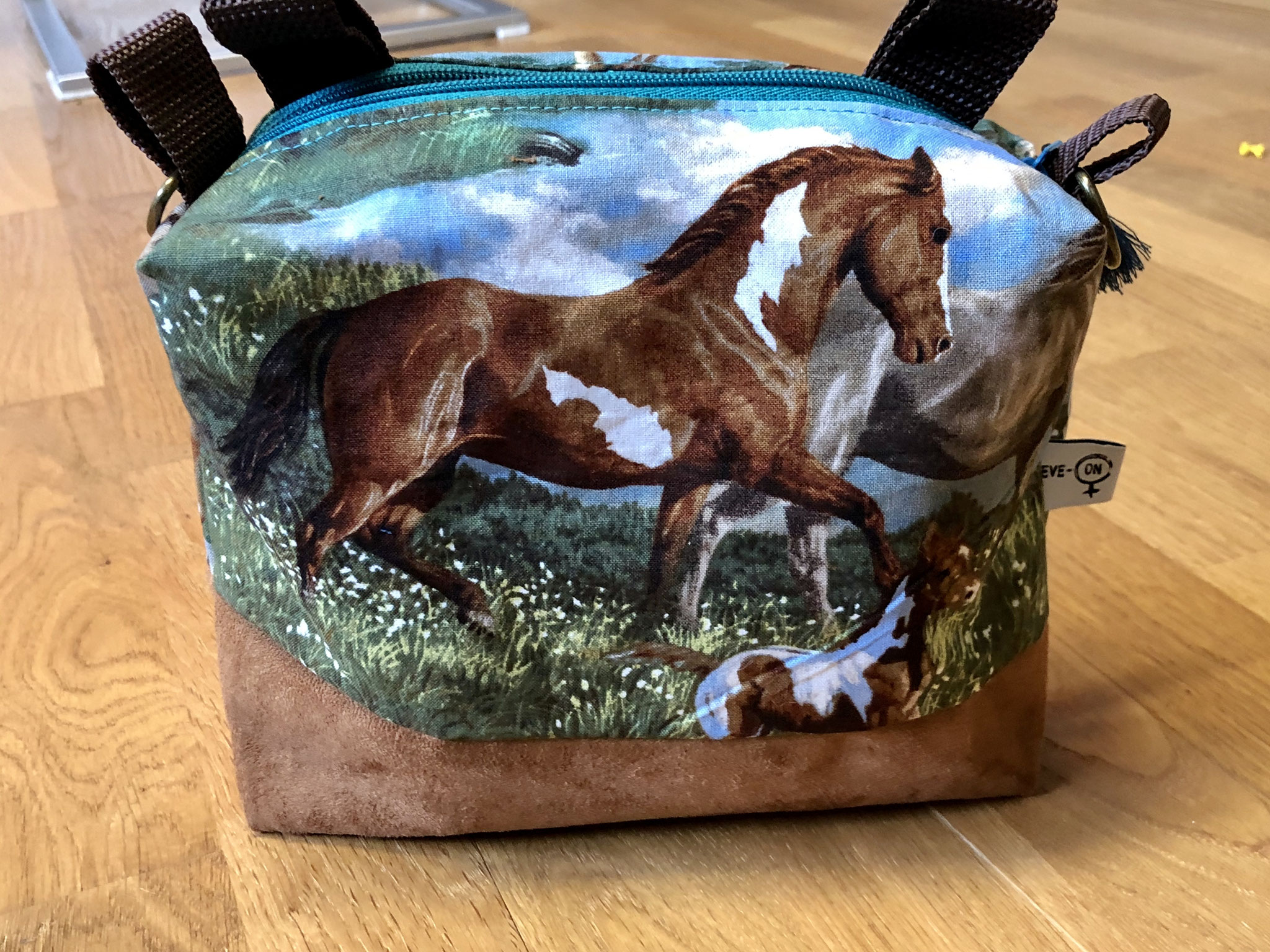 Pferde mit Kunstleder CHF 35.00