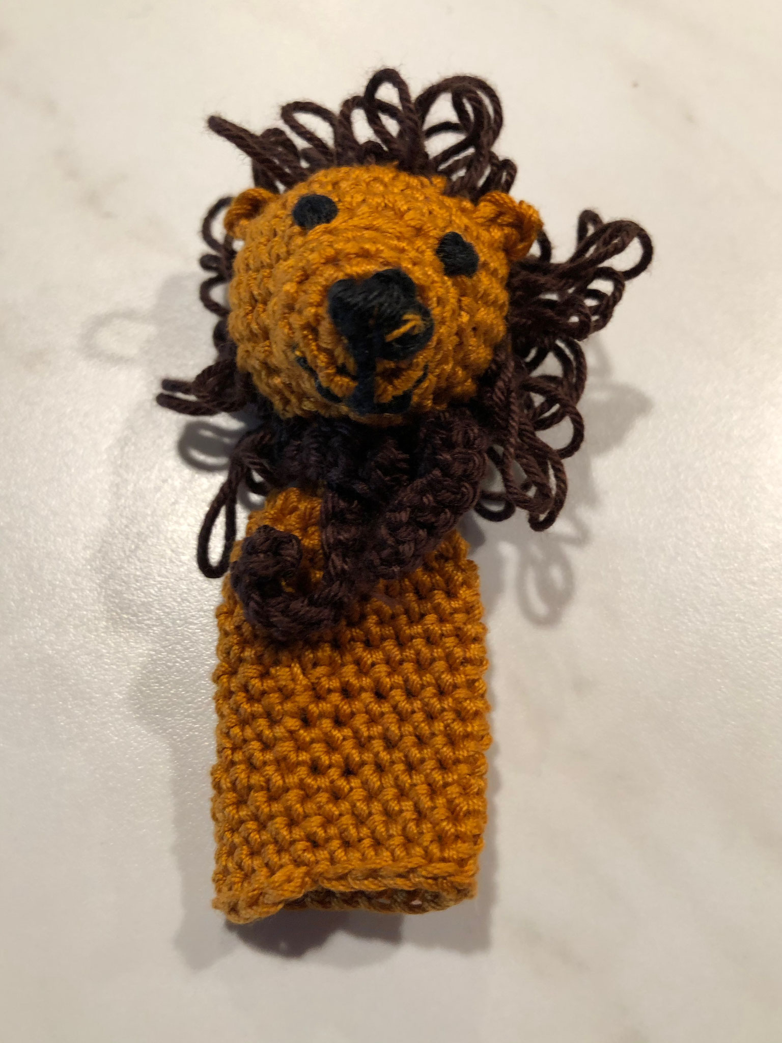 Löwe als Fingerpuppe zu Krabbeldecke
