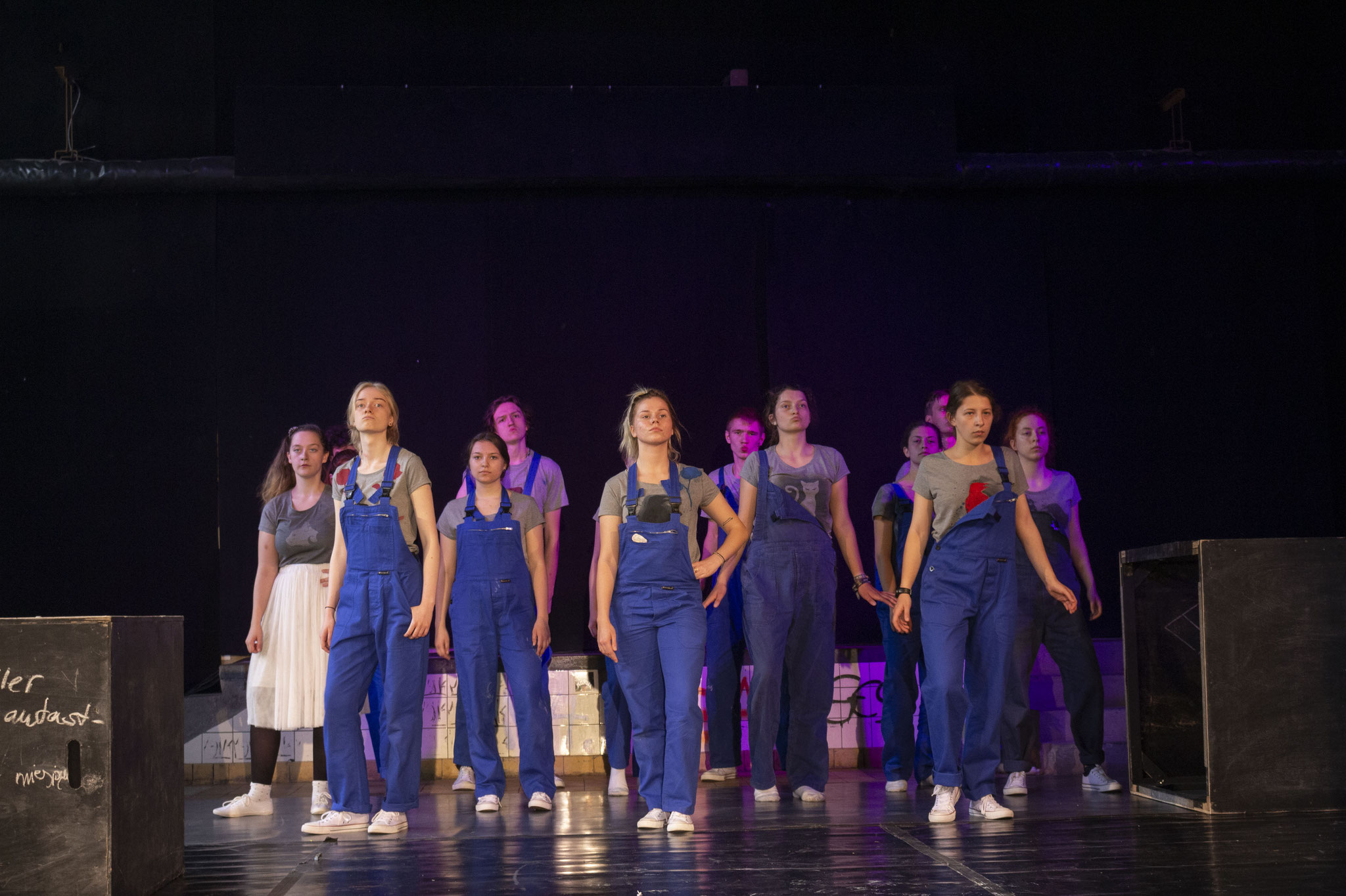 "HOW (NOT) TO REVOLUTION!" (2019), ein deutsch-polnisches MOVE TOGETHER DANCE-MUSIC-THEATER PROJEKT des Steinhaus e.V. (Bautzen), im Kühlhaus e.V. (Görlitz)