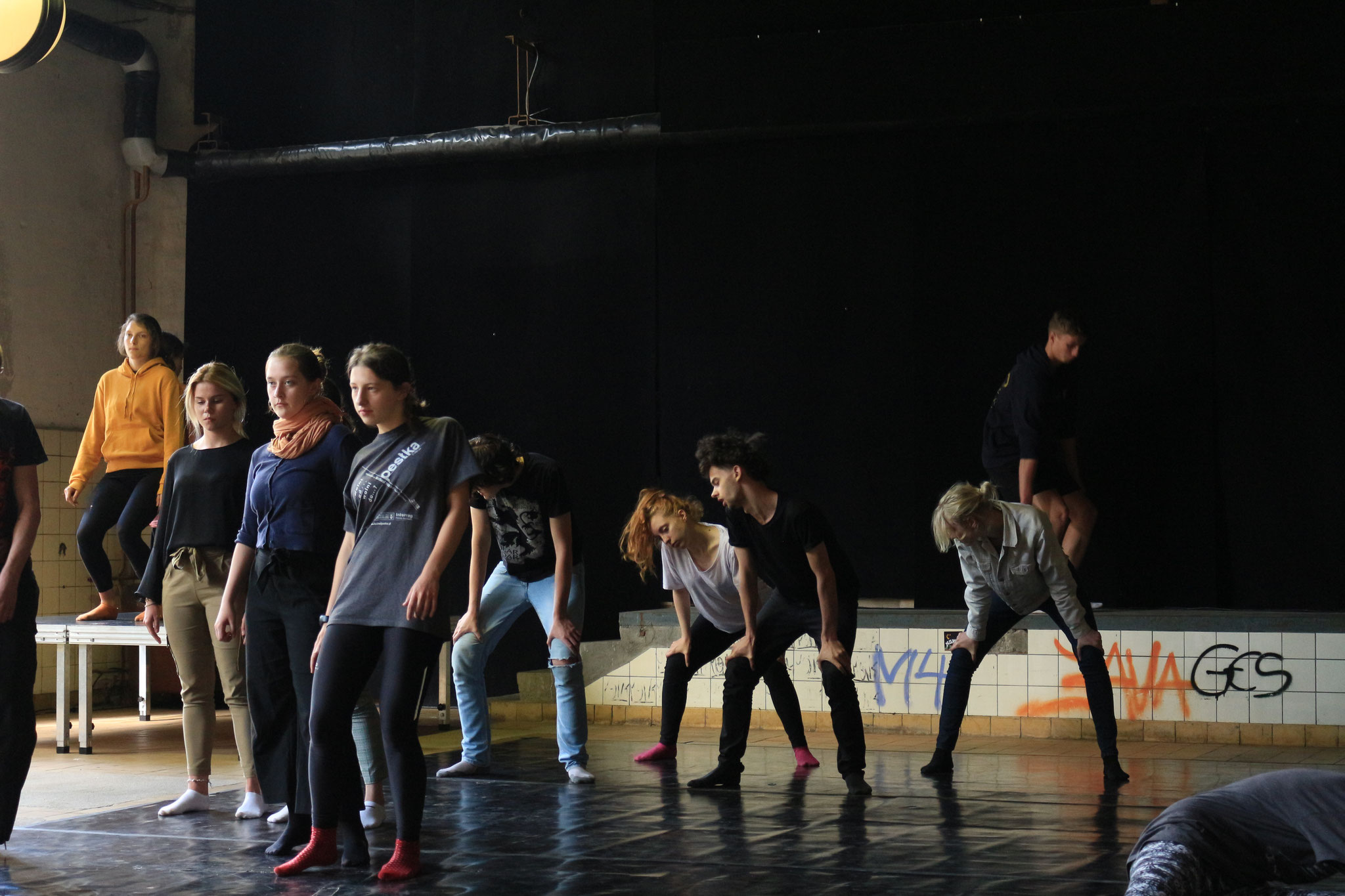 "HOW (NOT) TO REVOLUTION!" (2019), ein deutsch-polnisches MOVE TOGETHER DANCE-MUSIC-THEATER PROJEKT des Steinhaus e.V. (Bautzen), im Kühlhaus e.V. (Görlitz)