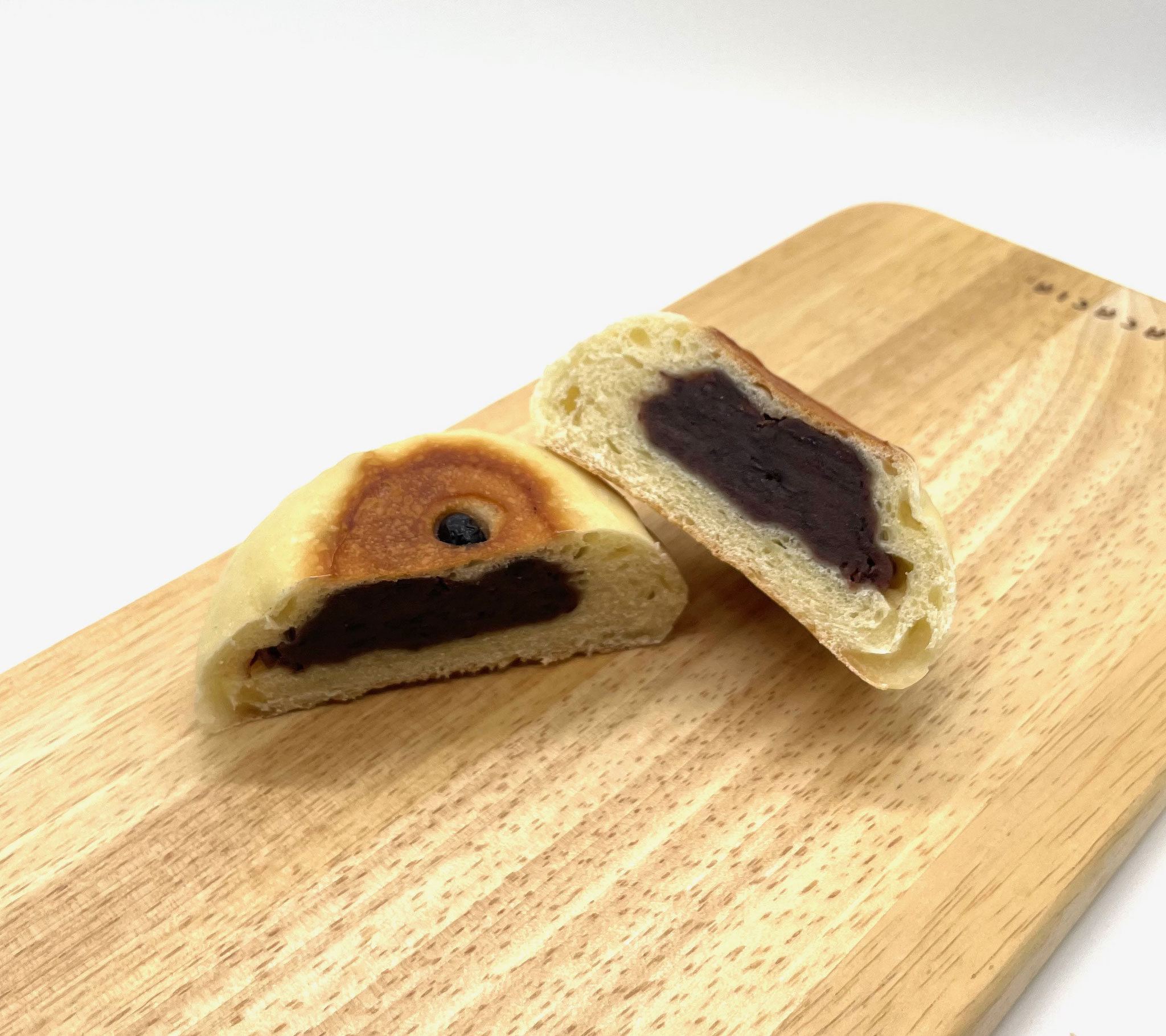 【黒豆あんパン】　さっぱり味の黒豆あん入り