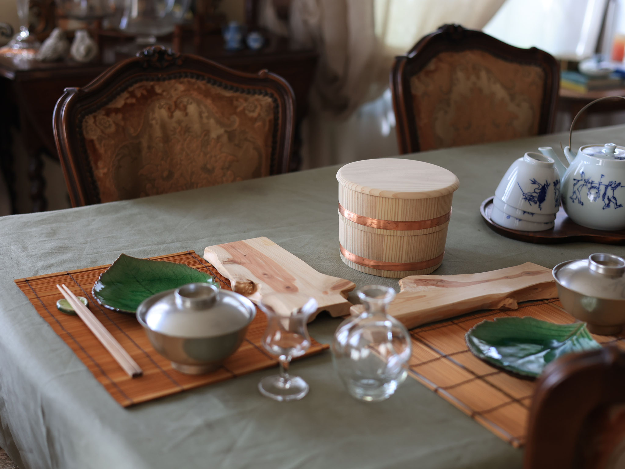 Dine in the lounge