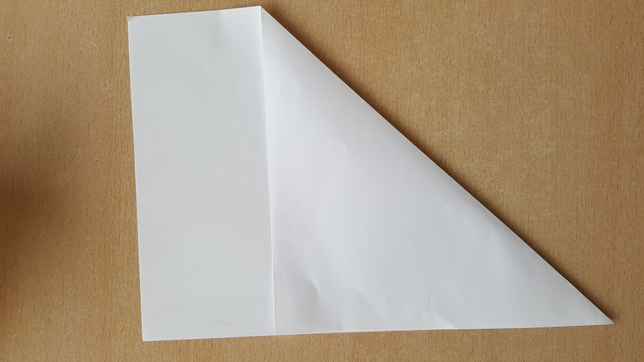 Plier une fois une feuille de papier A4