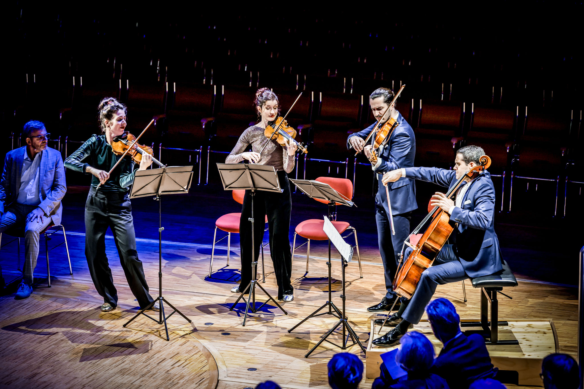 Eine zauberhafte Bühne bot auch die Philharmonie Essen mit Musik von Ravel...