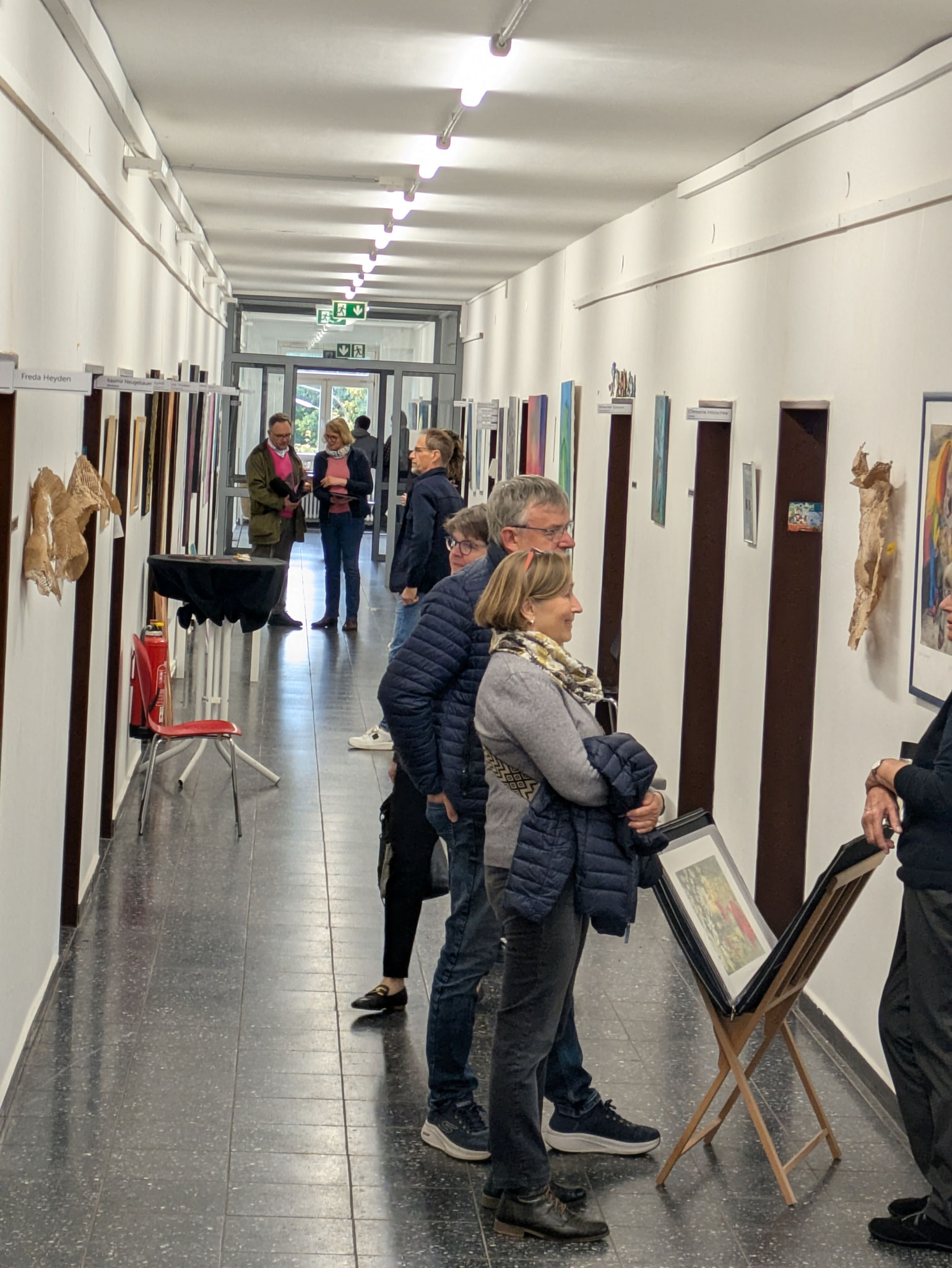 Zahlreiche Gäste in den Fluren 