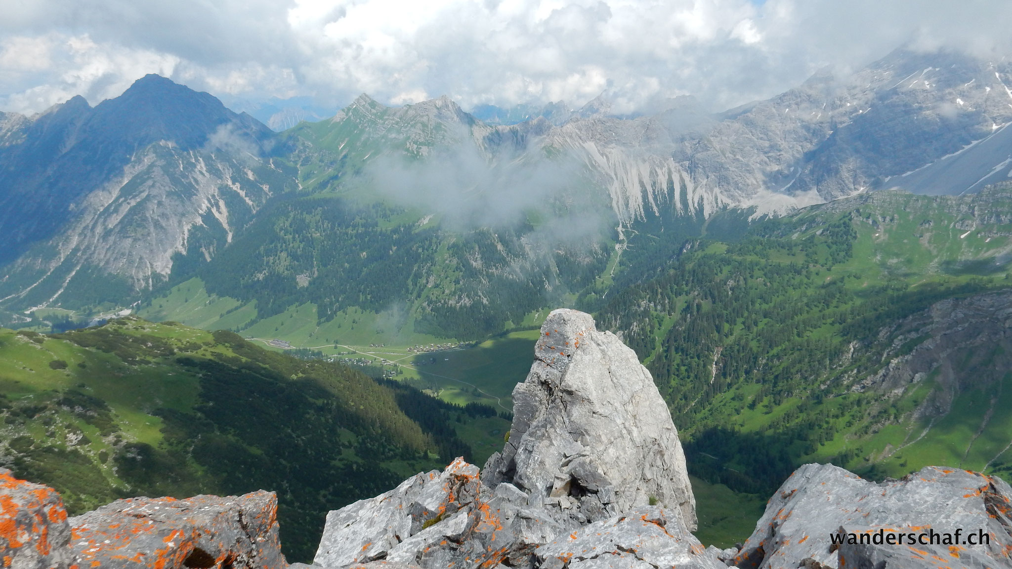 Blick zum Nenzinger Himmel