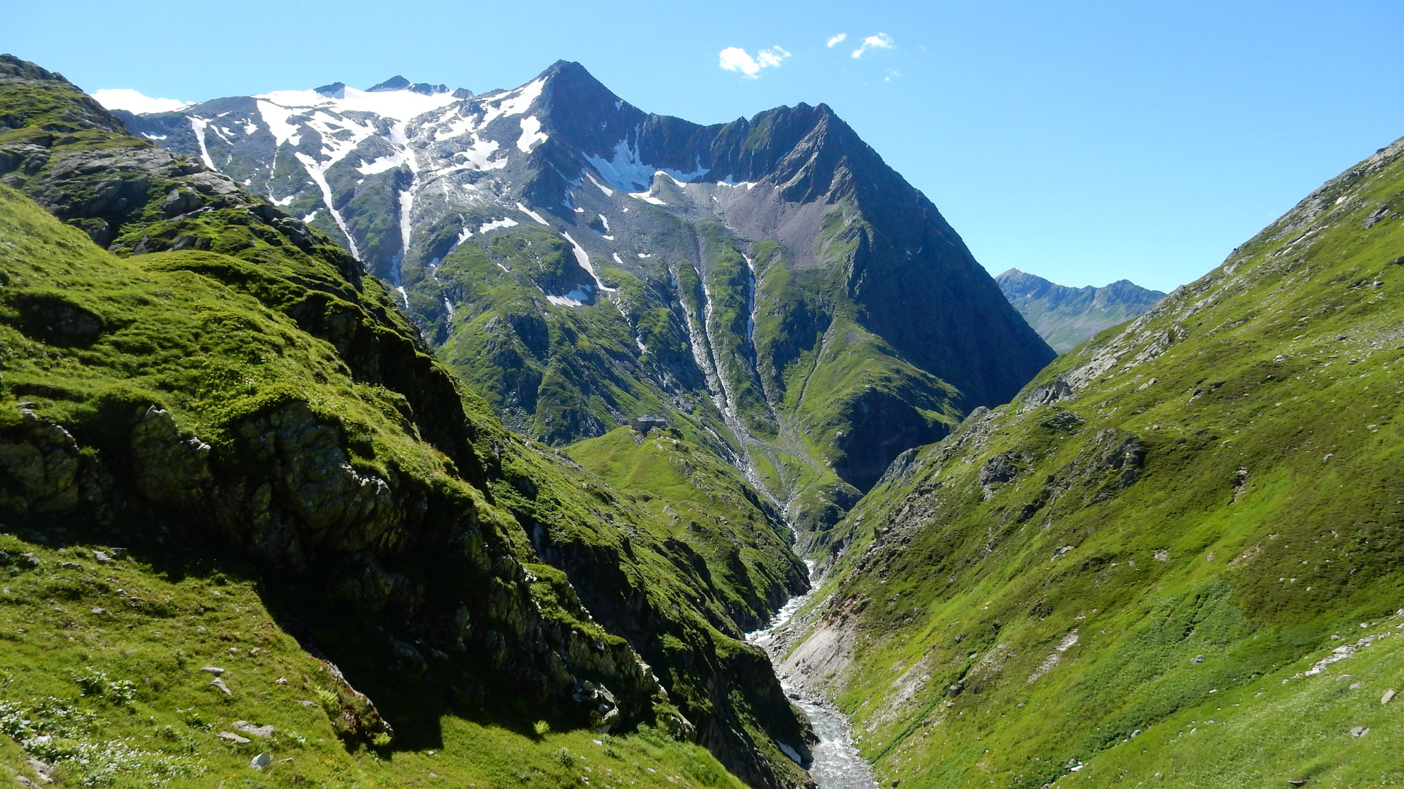 die Terrihütte in Sicht
