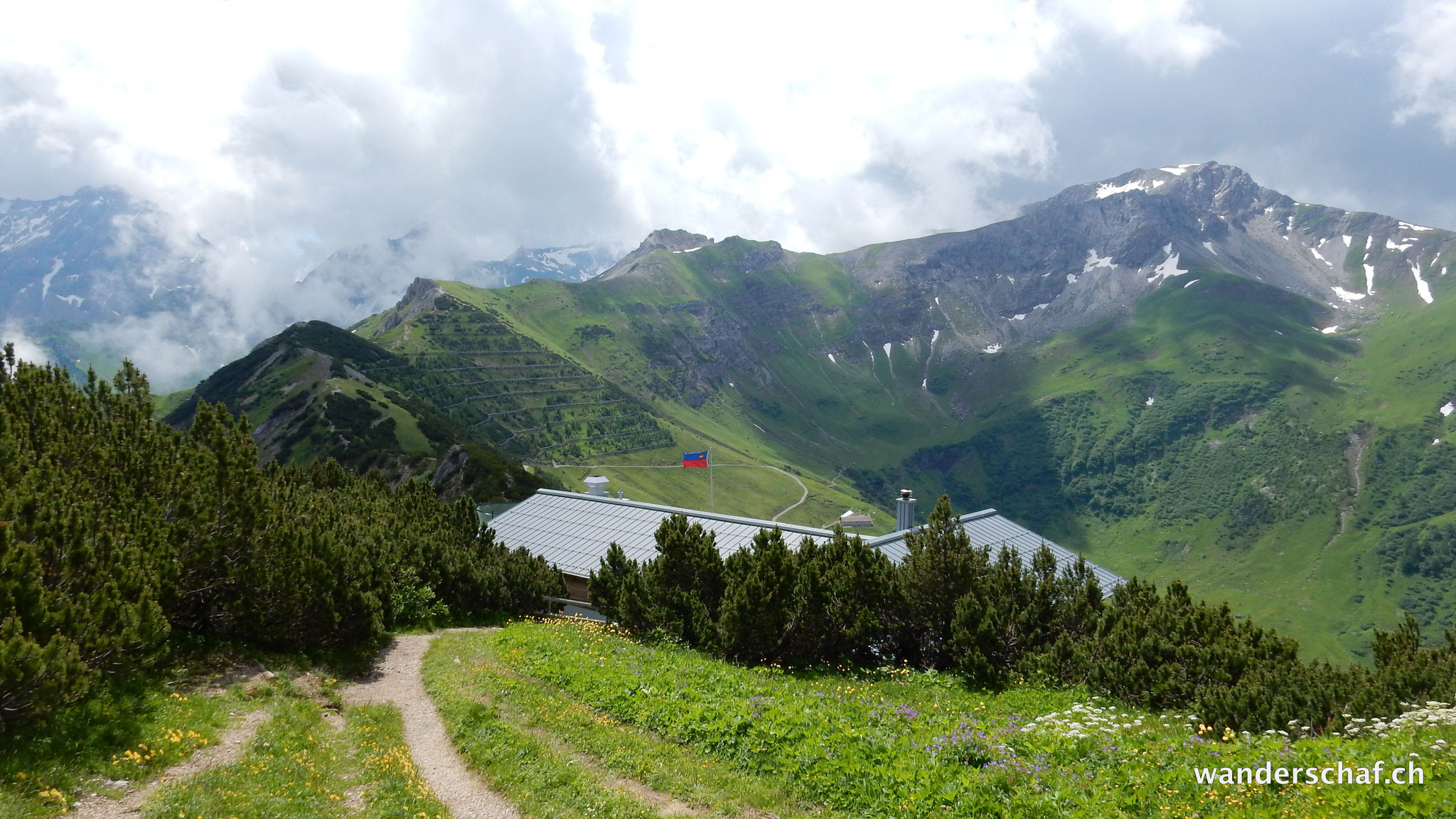 beim Berghaus Sareis....unser Weiterweg