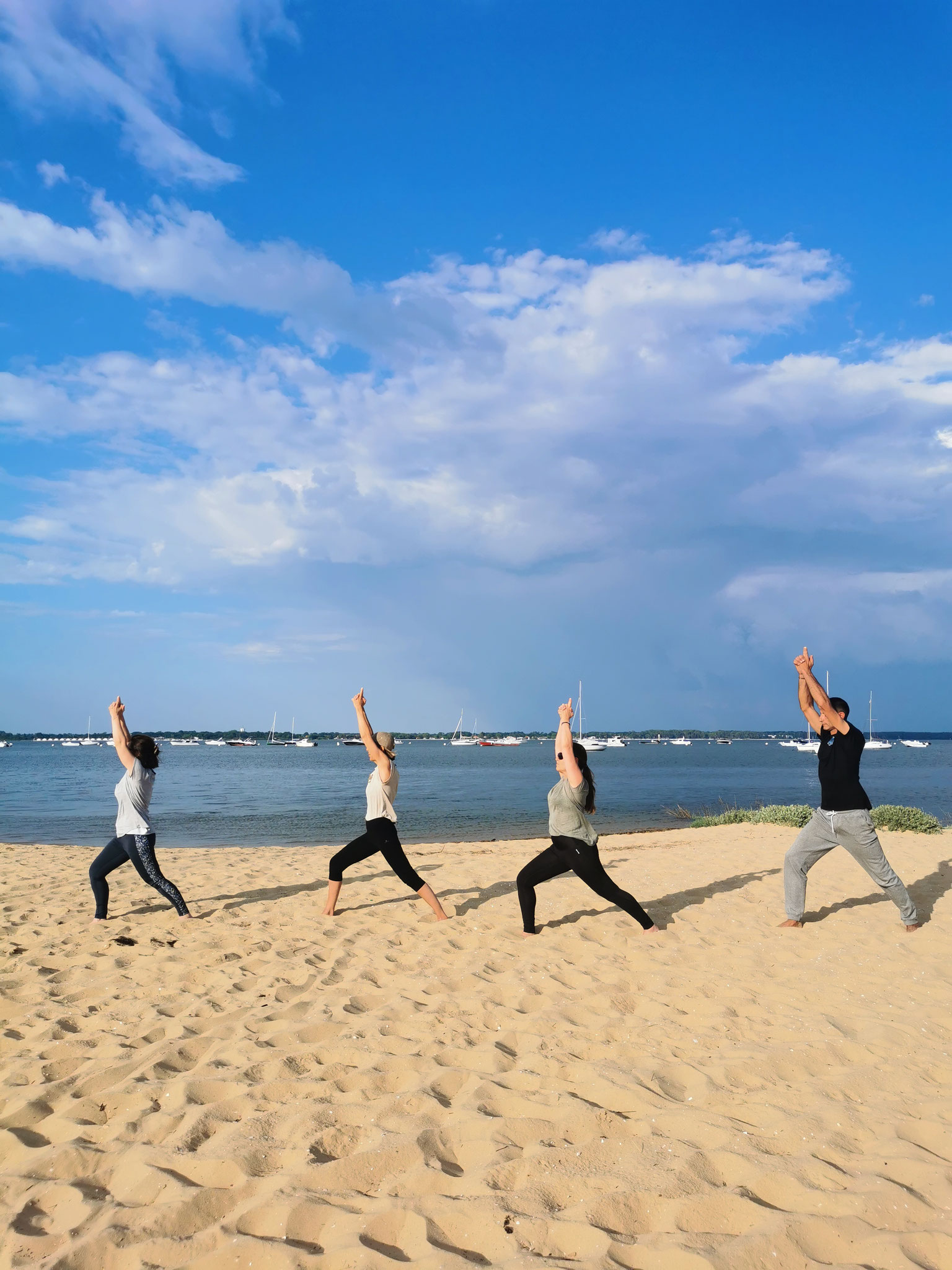 Yoga sur la plage du Bertic (Claouey)
