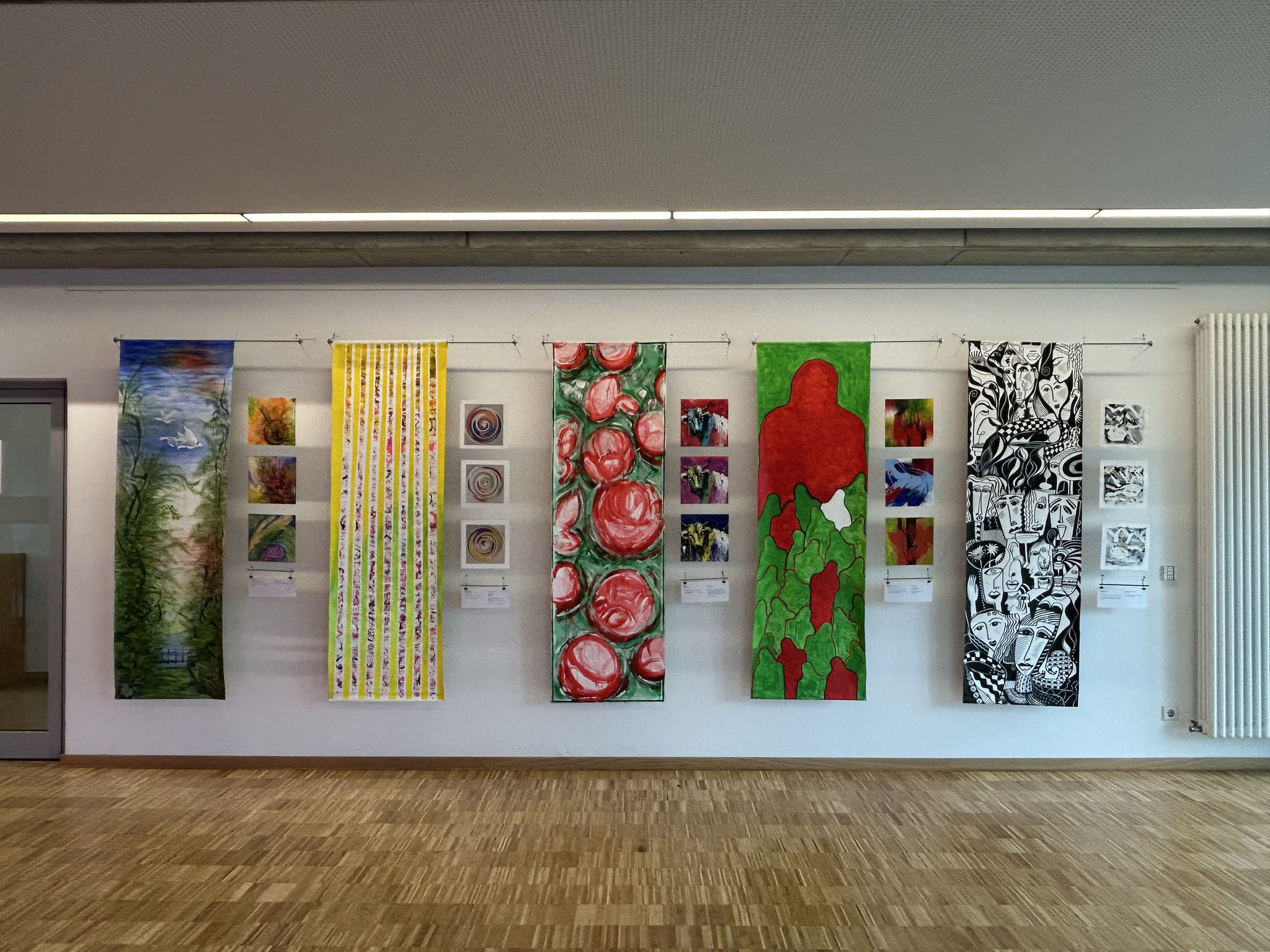 Kontraste im Ausstellungsraum im 2. Stock