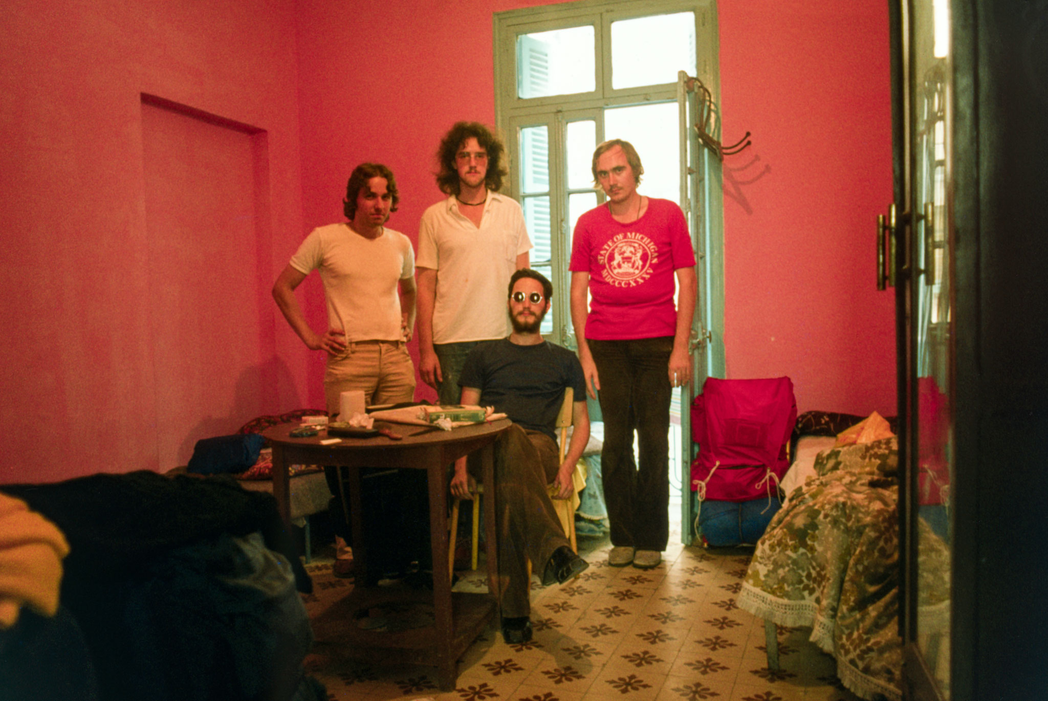 Gruppenbild im Hotelzimmer in Tanger