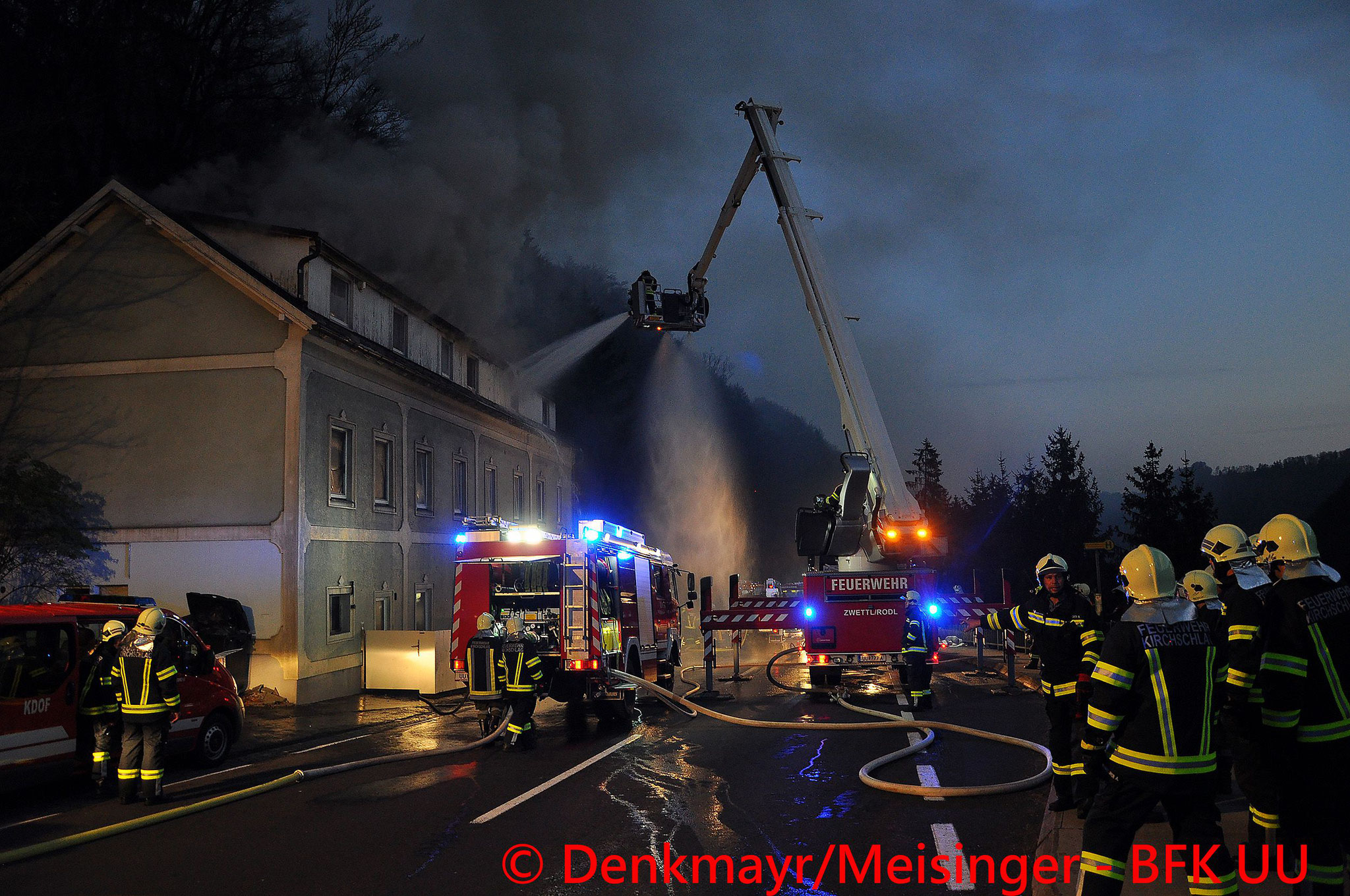 Oo Grosseinsatz Bei Feuer In Asylwerberunterkunft In Altenberg Www Feuerwehrdoku At