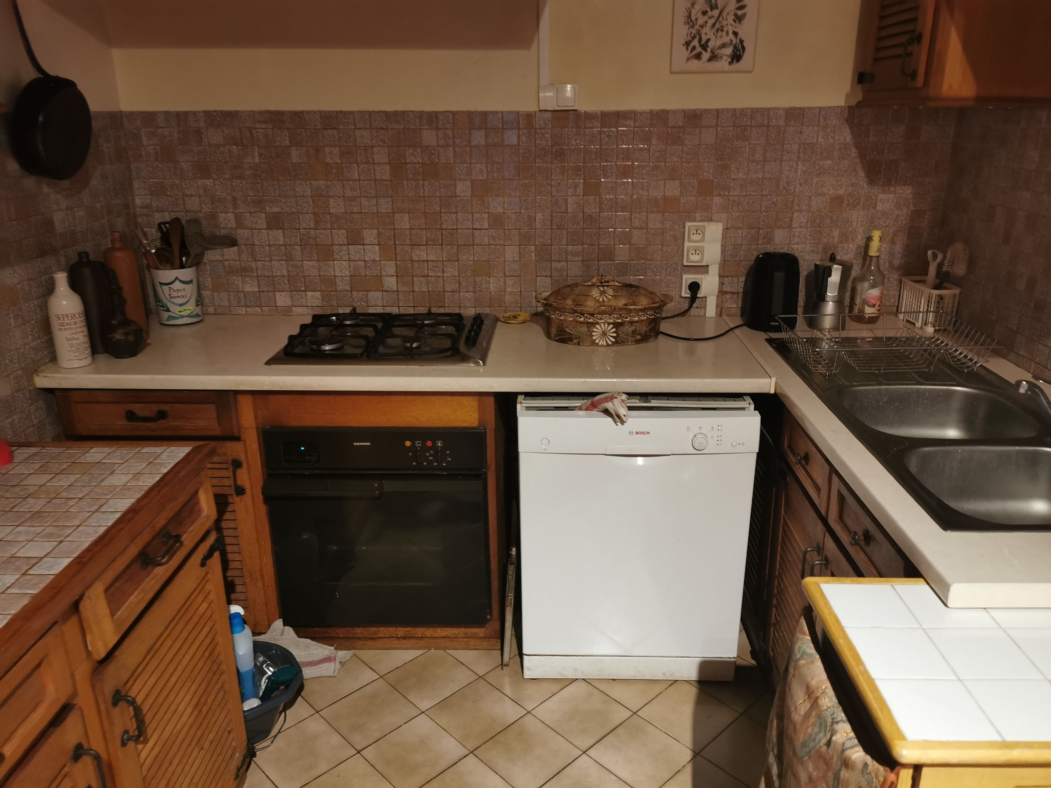 Petite cuisine de 12 m² avant agrandissement, dans une maison de maître de 250 m² située dans l’Oise.
