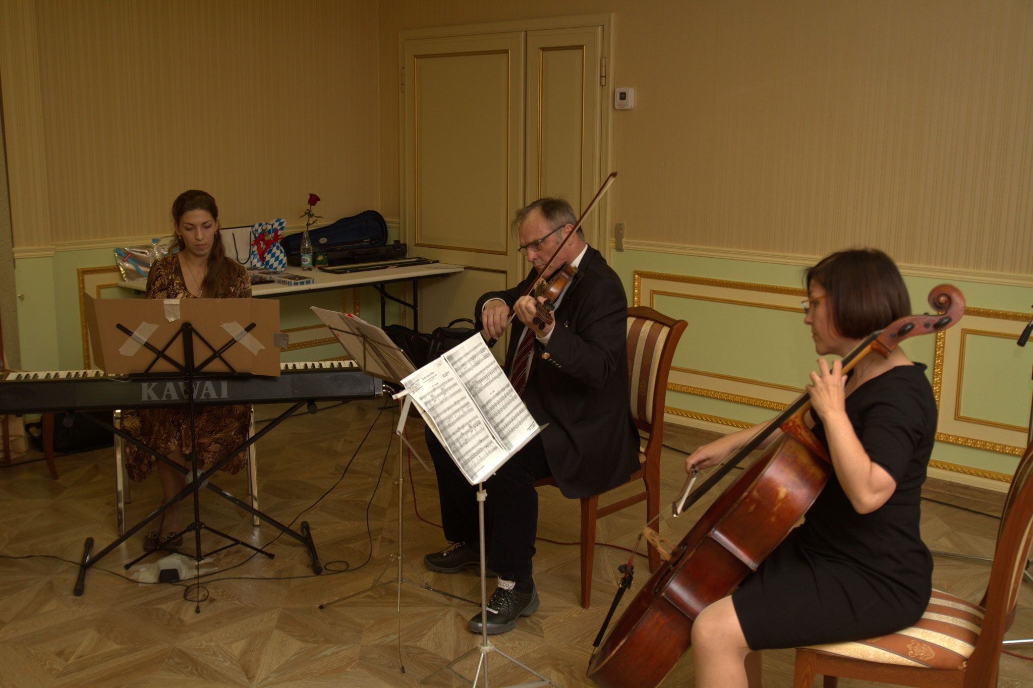 UEP Trio Moskau : Maria Stanivopuloskaya (Pianistin) mit Fr Dr Neumann , Bochum (Cello) und Dr Weikert , Regensburg (Violine)