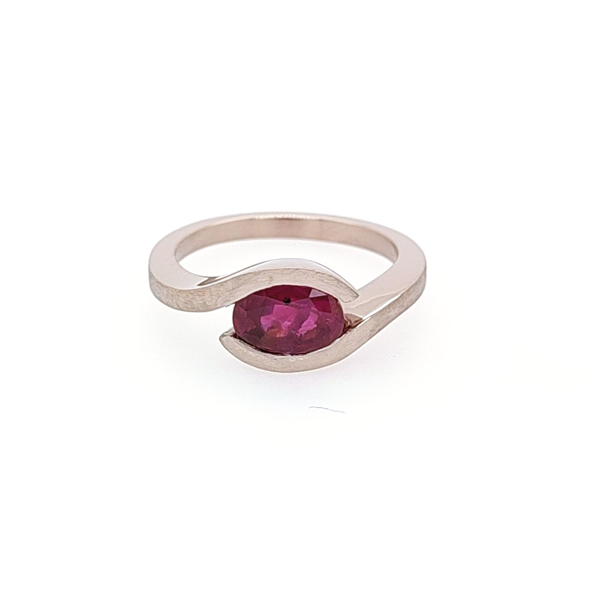 Bague "20 ans de mariage !" - Or gris palladié 750 et rubis de Birmanie - Eric S